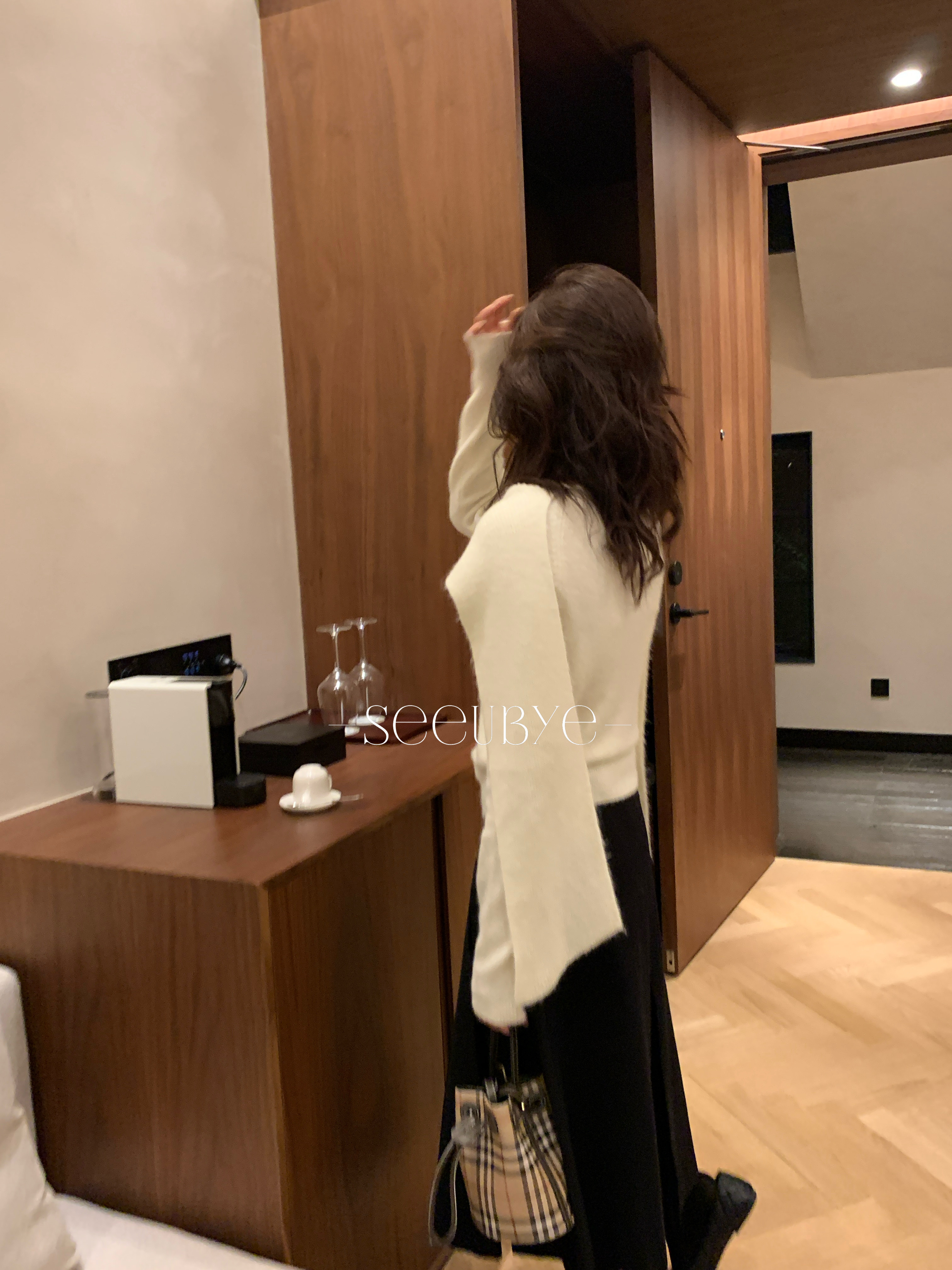 高品白標披肩毛衣5