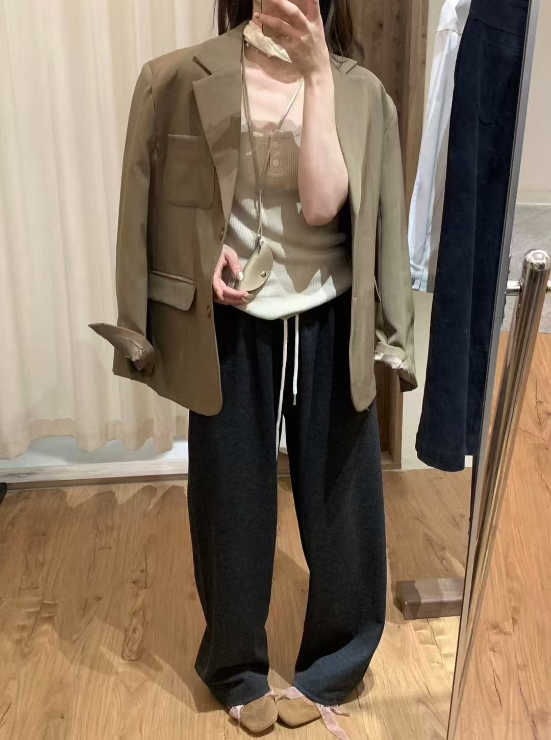 早春第一條運動腿王褲8