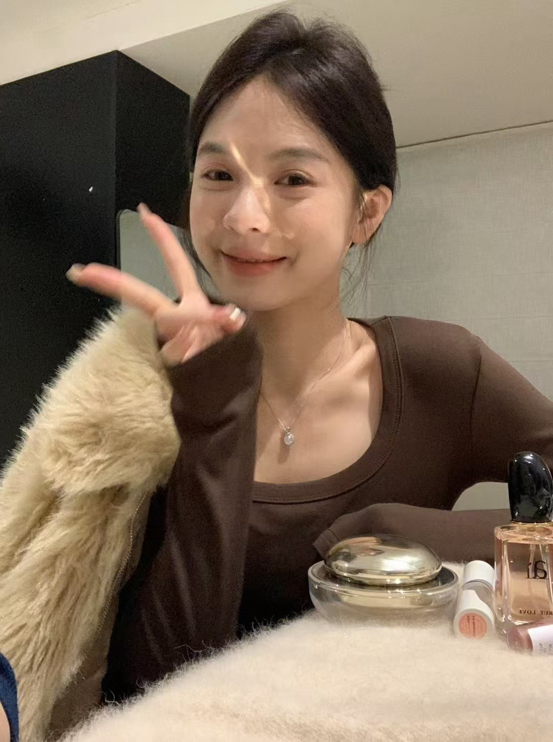 品牌首推：水光素顏霜3