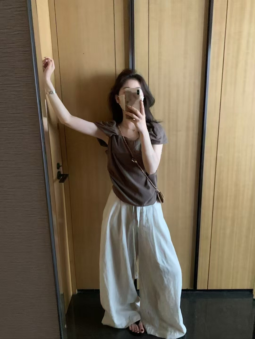 花苞袖一字領小衫12