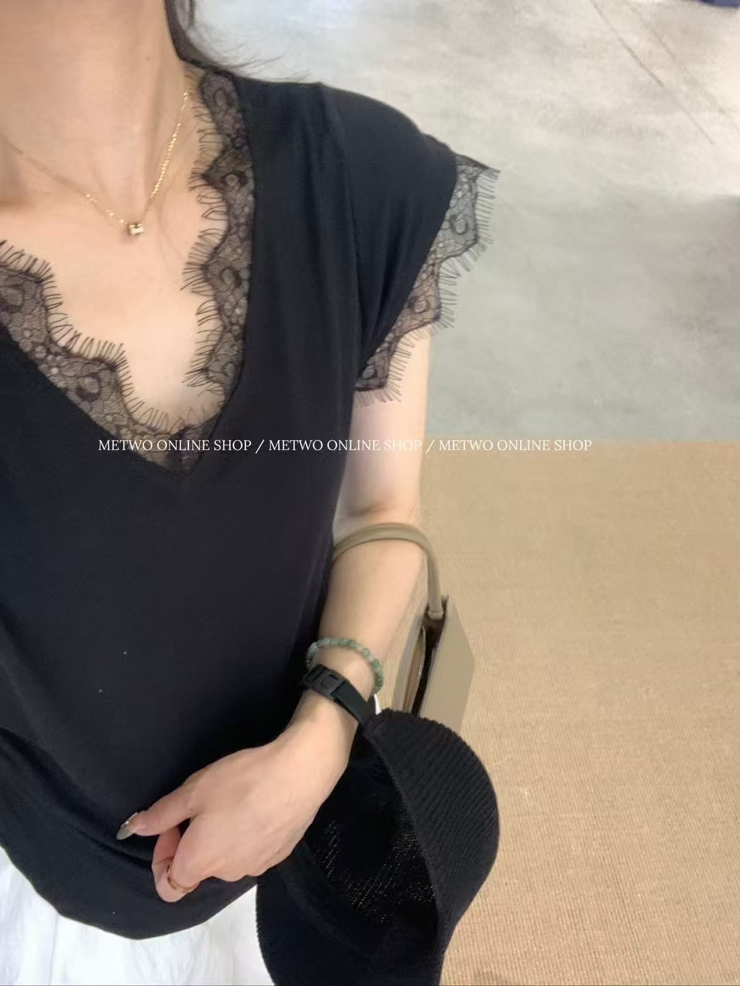 天絲肌底蕾絲上衣10