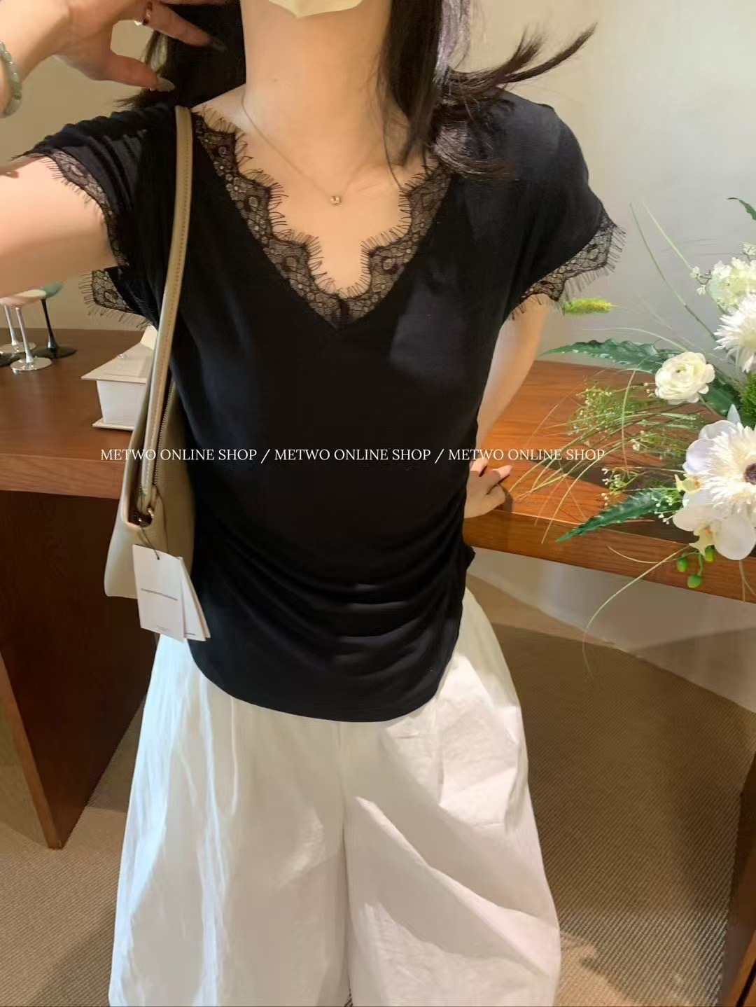 天絲肌底蕾絲上衣1