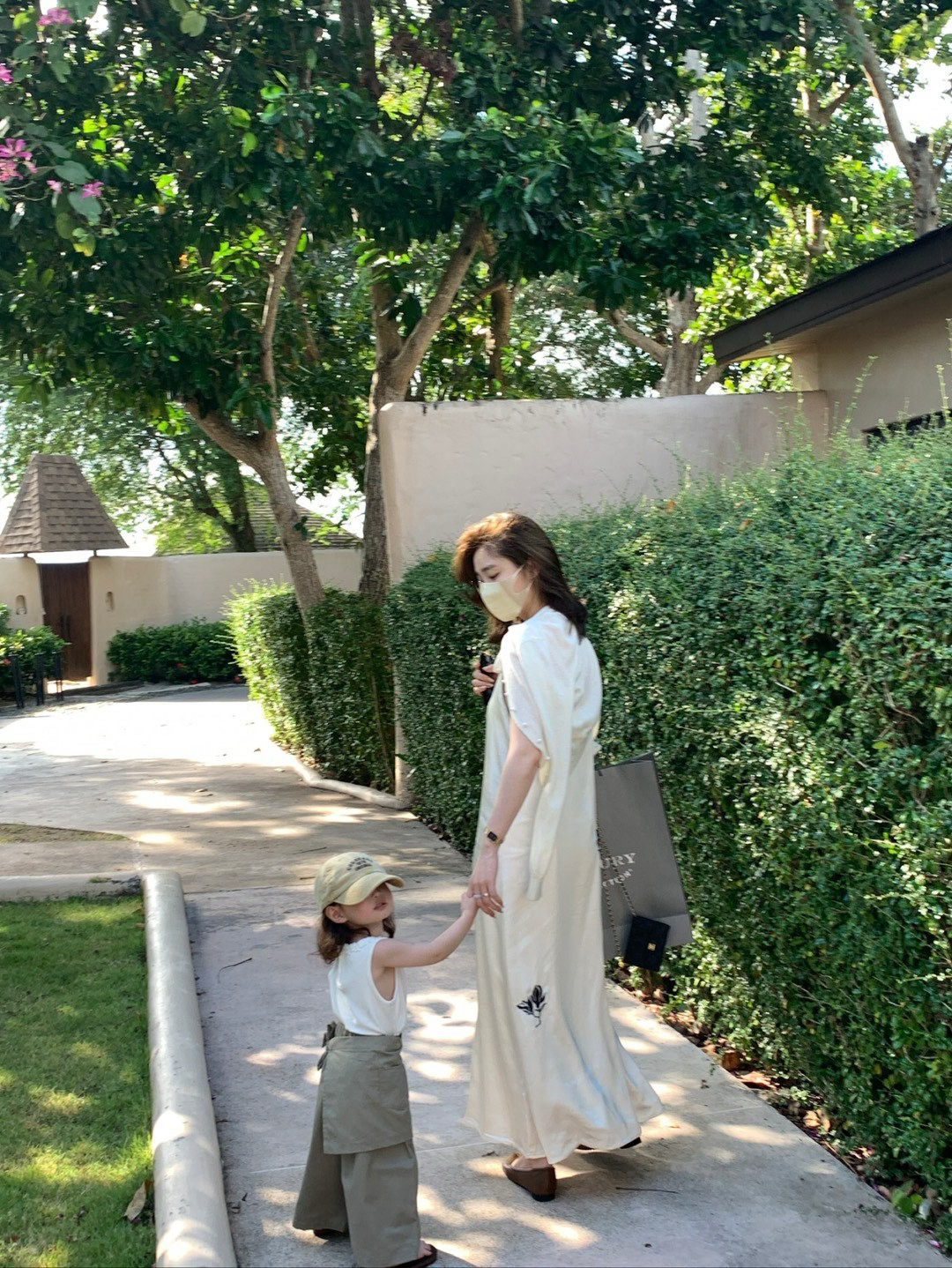 光感吊帶連衣裙7