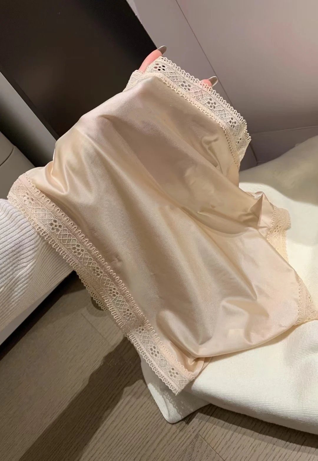 綢緞輕壓內褲2