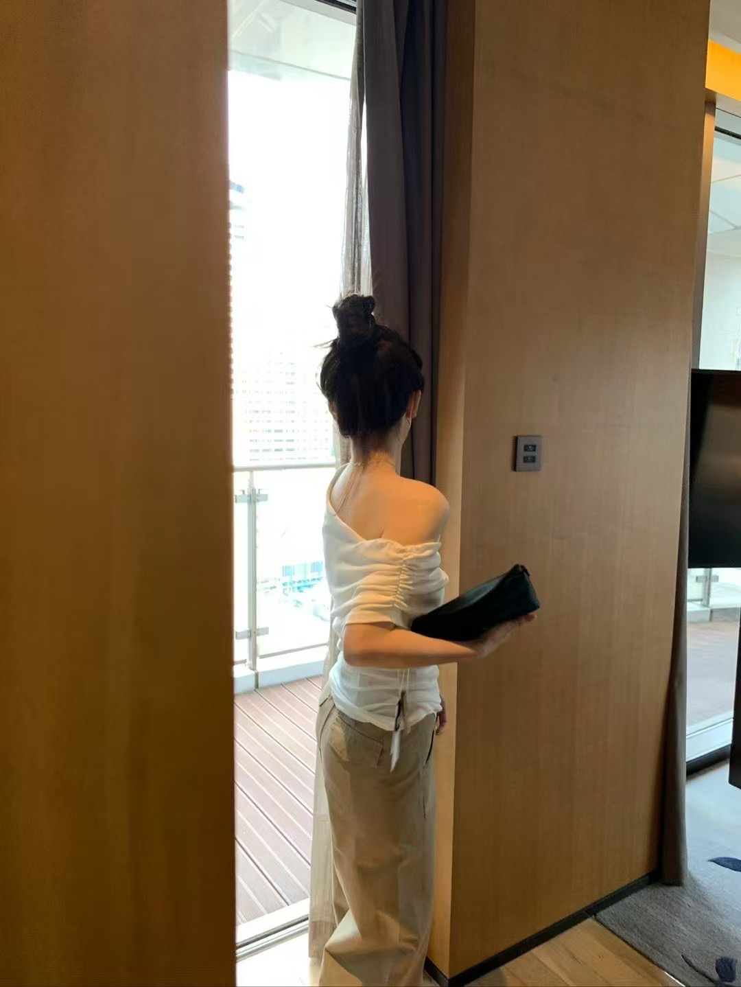 瘋狂自留款單袖拉肩t6