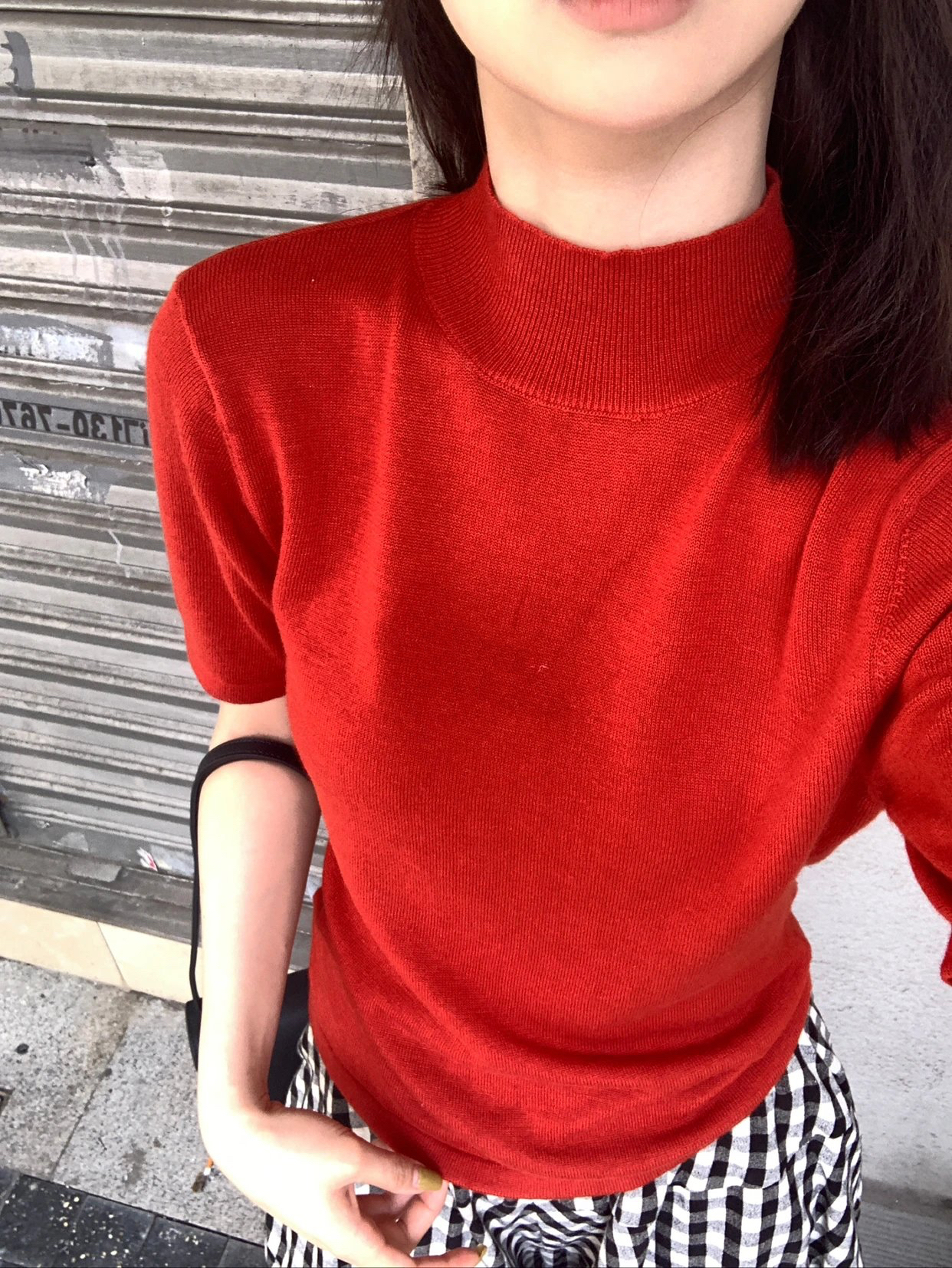 正紅露背氣質上衣2