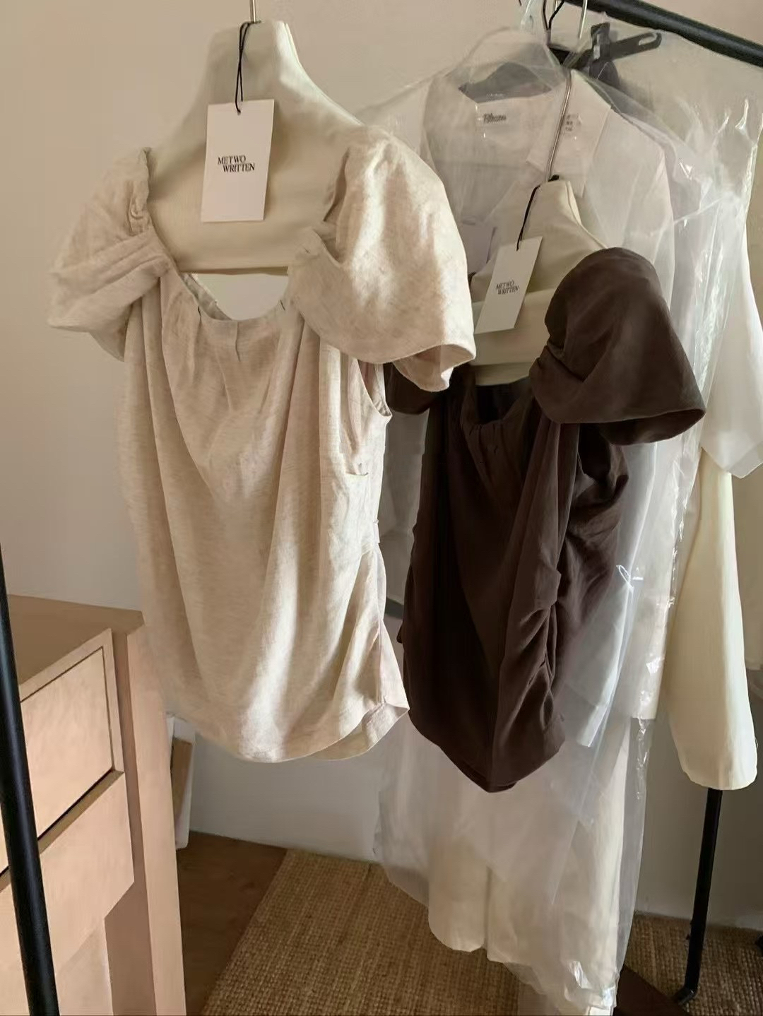 花苞袖一字領小衫5