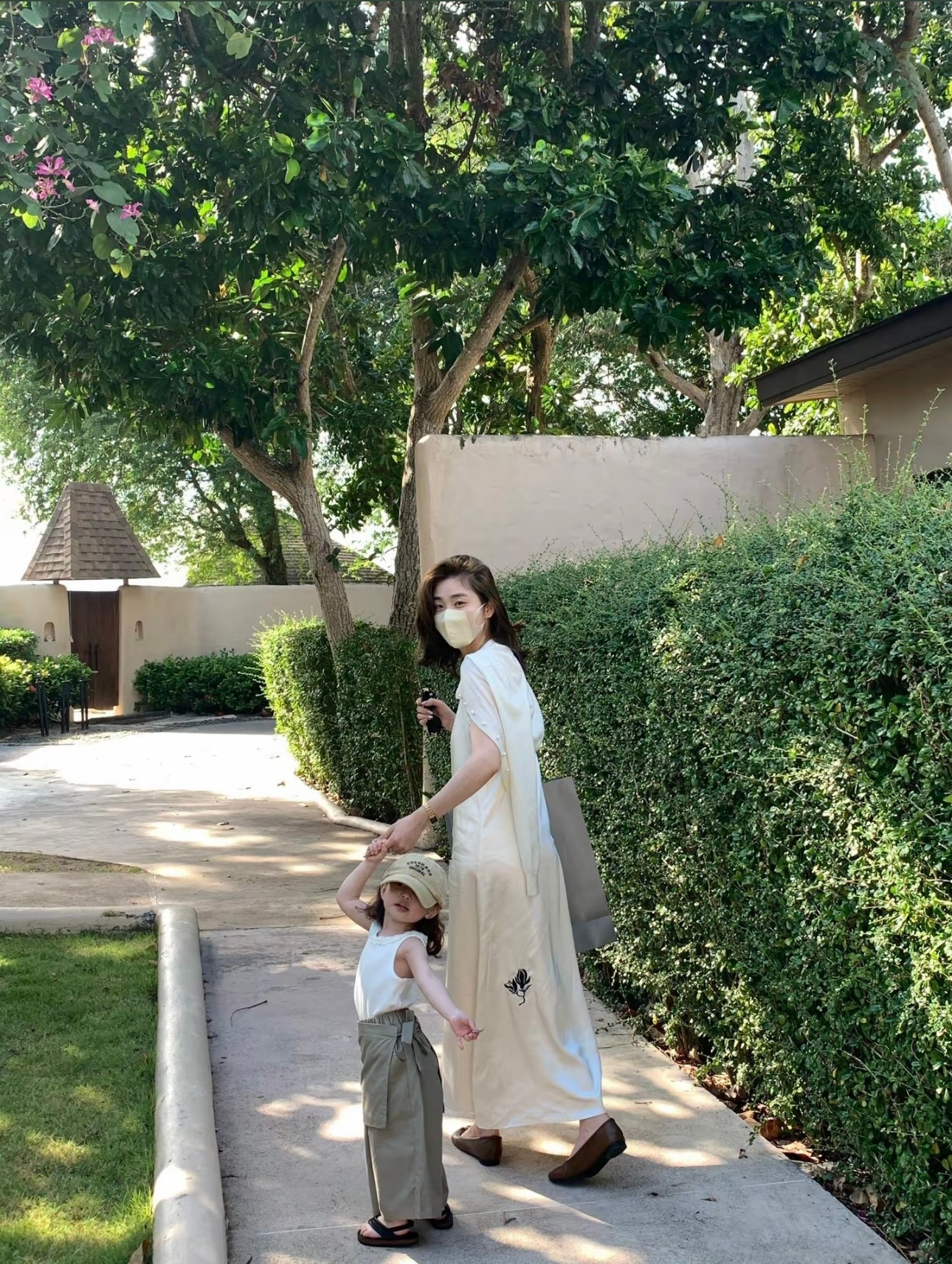 光感吊帶連衣裙2