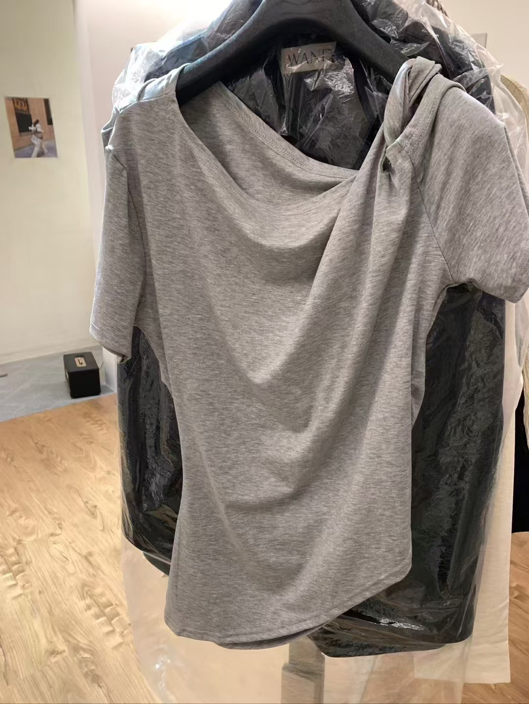 設計感超強吊肩t4