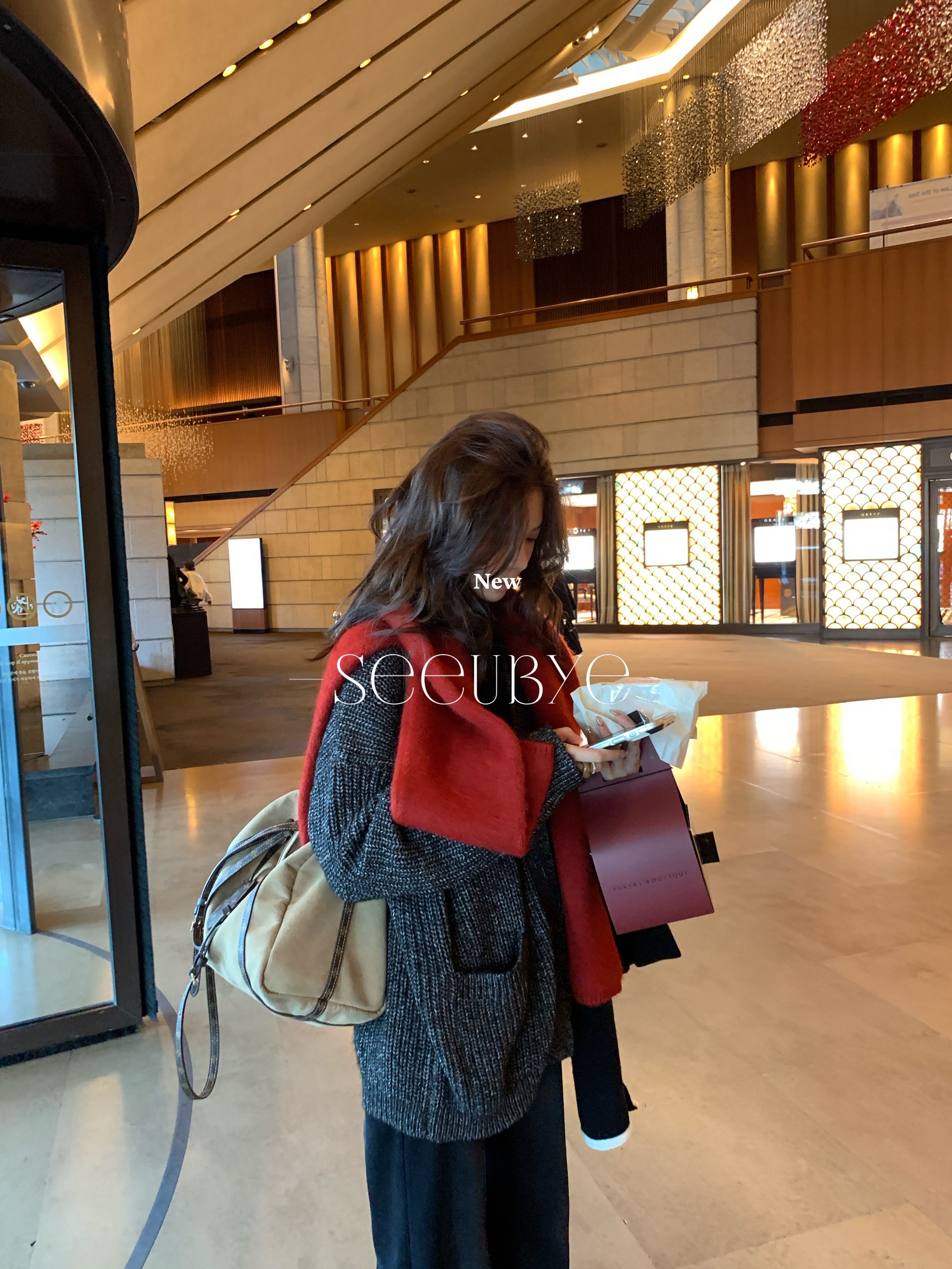 老錢v領深灰毛衣外套 很重工一件7