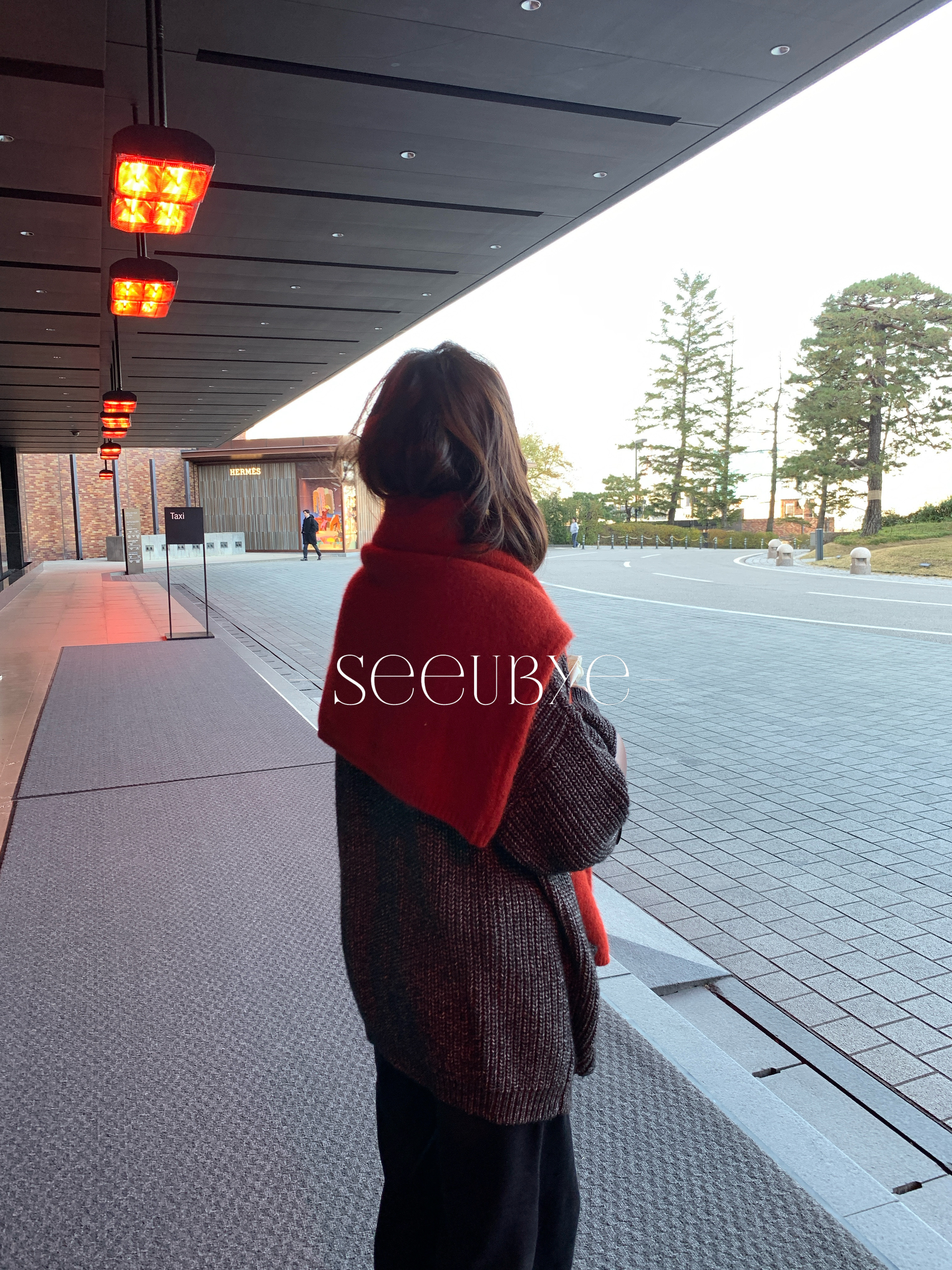 老錢v領深灰毛衣外套 很重工一件8