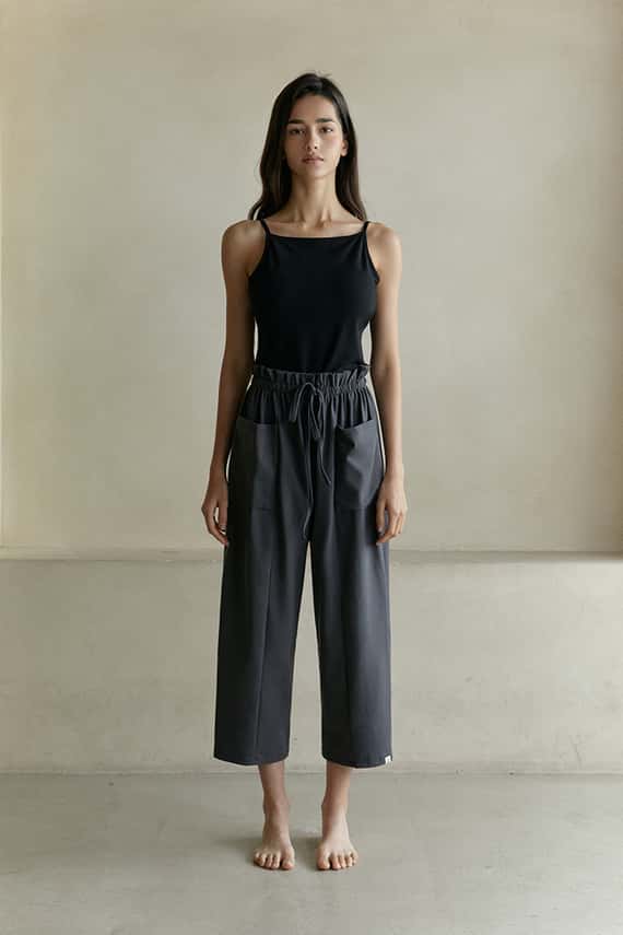 【熱銷補貨】Dhyani 瑜珈寬鬆款口袋八分褲 深灰色 CON024CHC