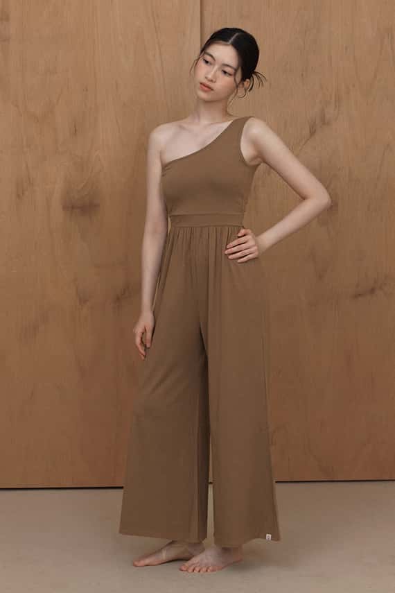 【熱銷補貨】Dhyani 瑜珈單肩胸墊連身喇叭寬褲 咖啡拿鐵 CON056BRN