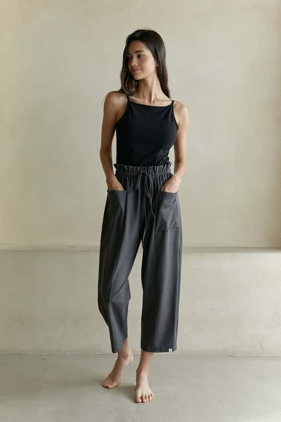 【熱銷補貨】Dhyani 瑜珈寬鬆款口袋八分褲 深灰色 CON024CHC