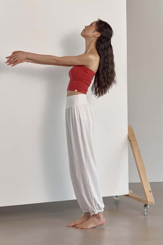 【熱銷補貨】Dhyani 瑜珈寬鬆款花苞束腳褲 白色 CON046WHT