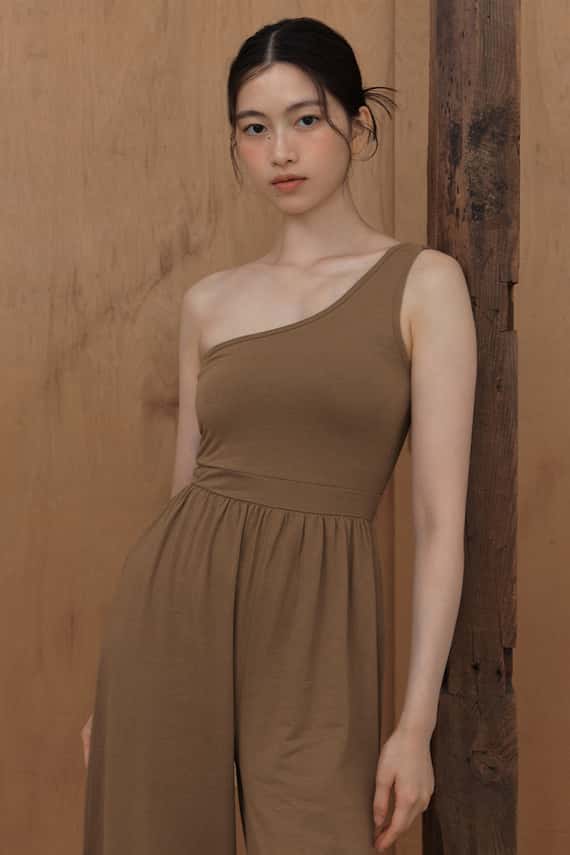 【熱銷補貨】Dhyani 瑜珈單肩胸墊連身喇叭寬褲 咖啡拿鐵 CON056BRN