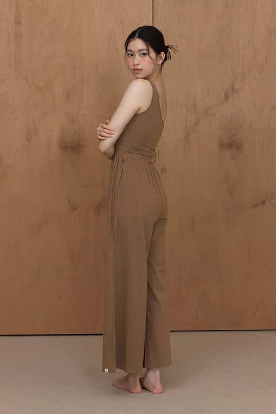 【熱銷補貨】Dhyani 瑜珈單肩胸墊連身喇叭寬褲 咖啡拿鐵 CON056BRN