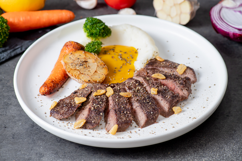 頂級舒肥牛排 - 濃郁蒜香  200g/包 / │肉肉隊長│超厚舒肥牛排 / 經典原味 / 冰鮮熟成 Choice 等級冷藏牛肉│宵夜/備餐/低脂/野餐/露營