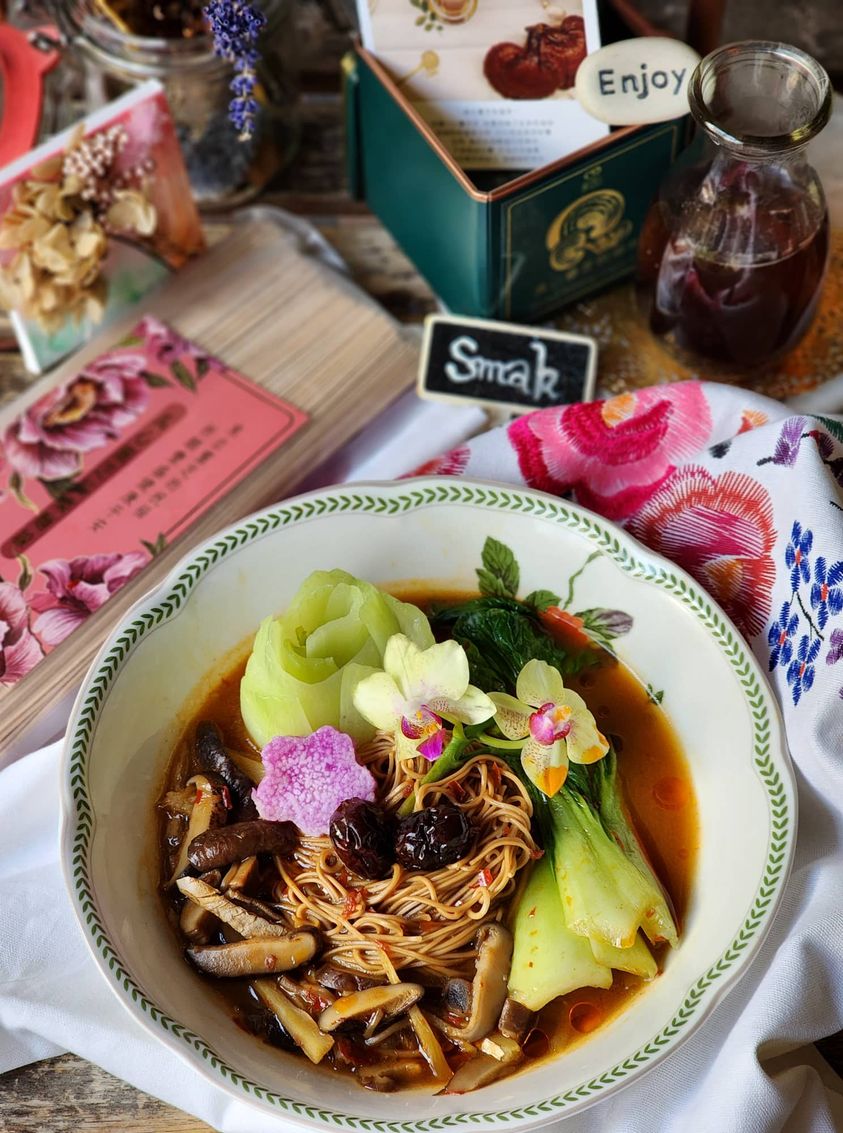 靈芝草人私廚麵線料理EP2 Feat. 山區有隻白羊叫Smak