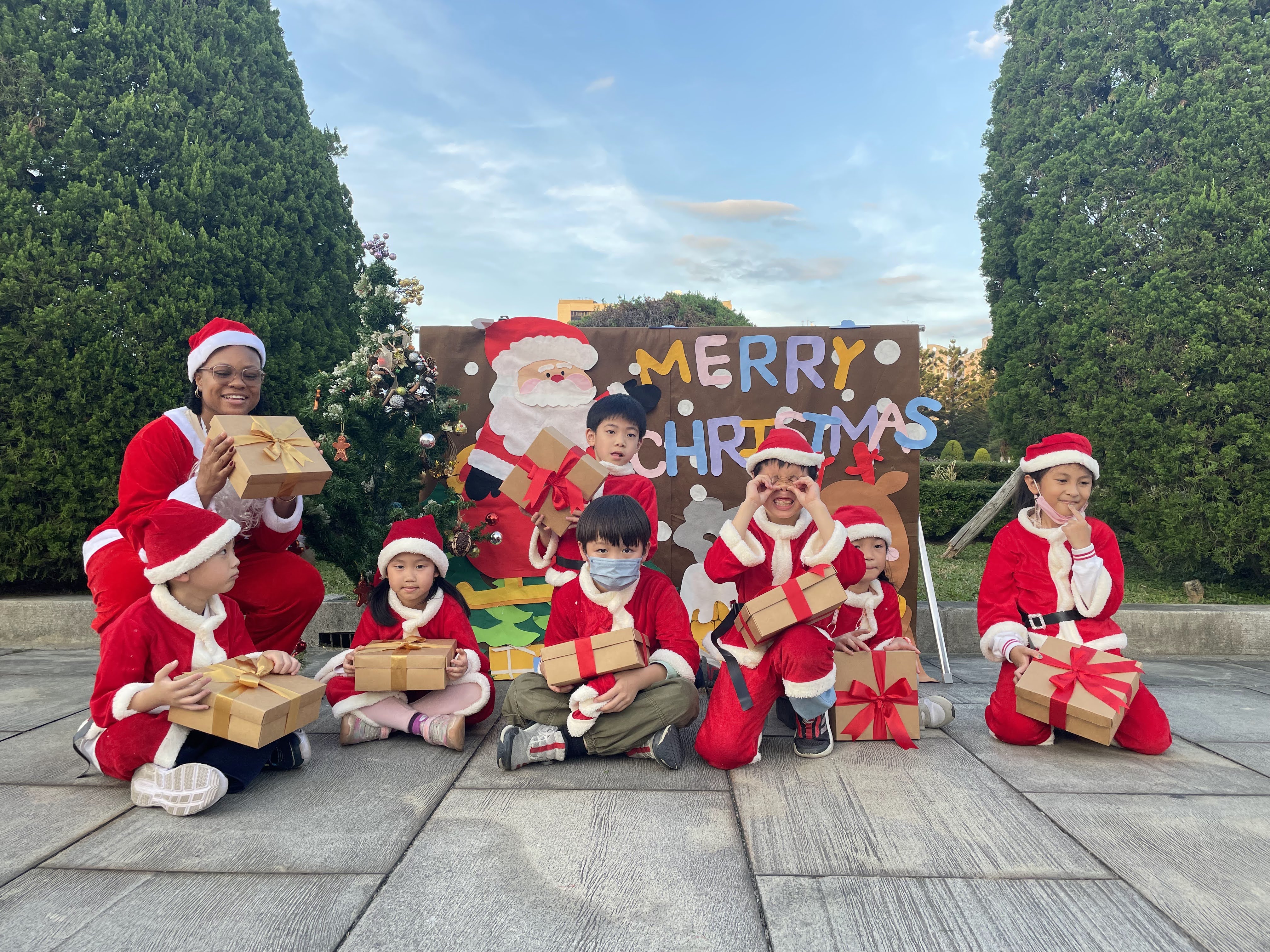 2-10歲 【 節慶限定】HO!HO!HO!聖誕老公公送禮物11