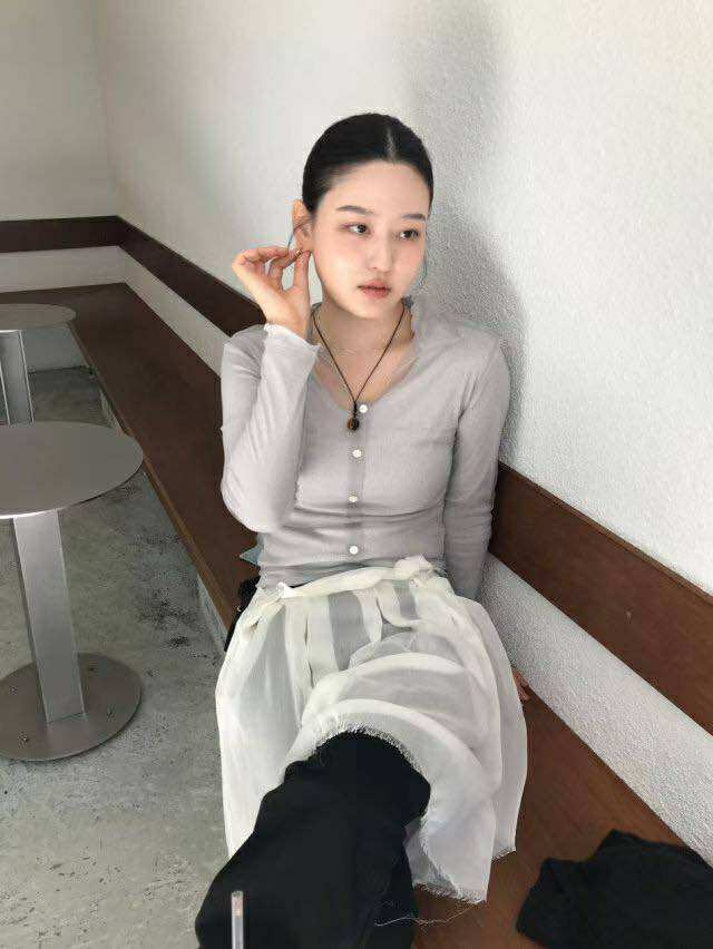 兩件式紗料開襟上衣 ( 2色 ) 兩件式紗料開襟上衣 ( 2色 )
