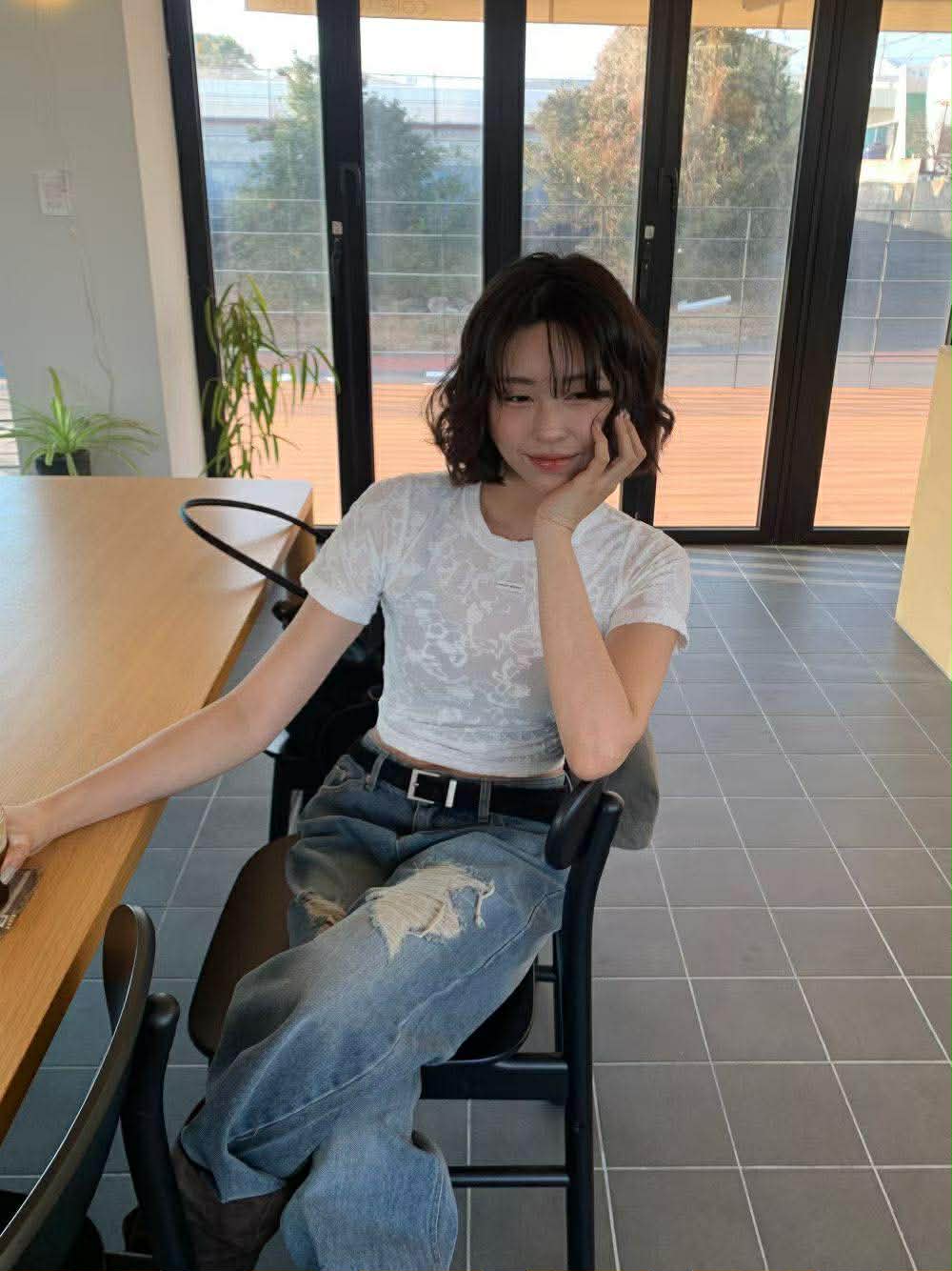 蕾絲花紋短袖上衣 ( 2色 )7