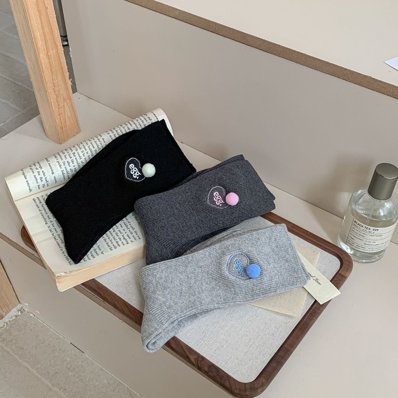 正韓❤️ egg刺繡愛心毛球中筒襪子 三色一組