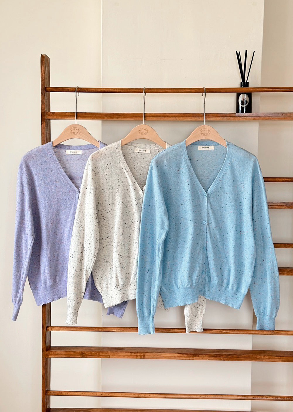 彩點V領開襟外套