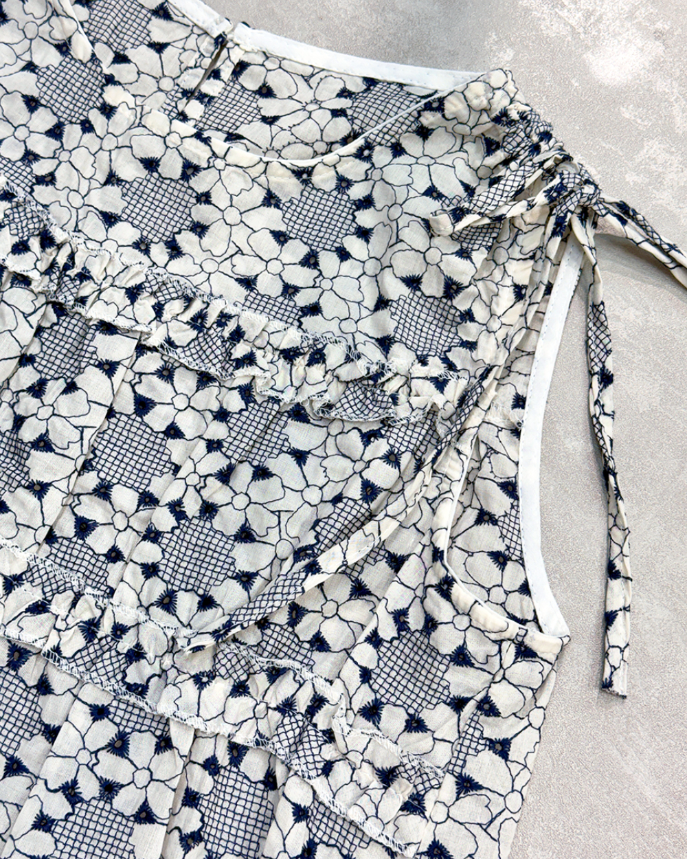 刺繡花花背心-深藍3