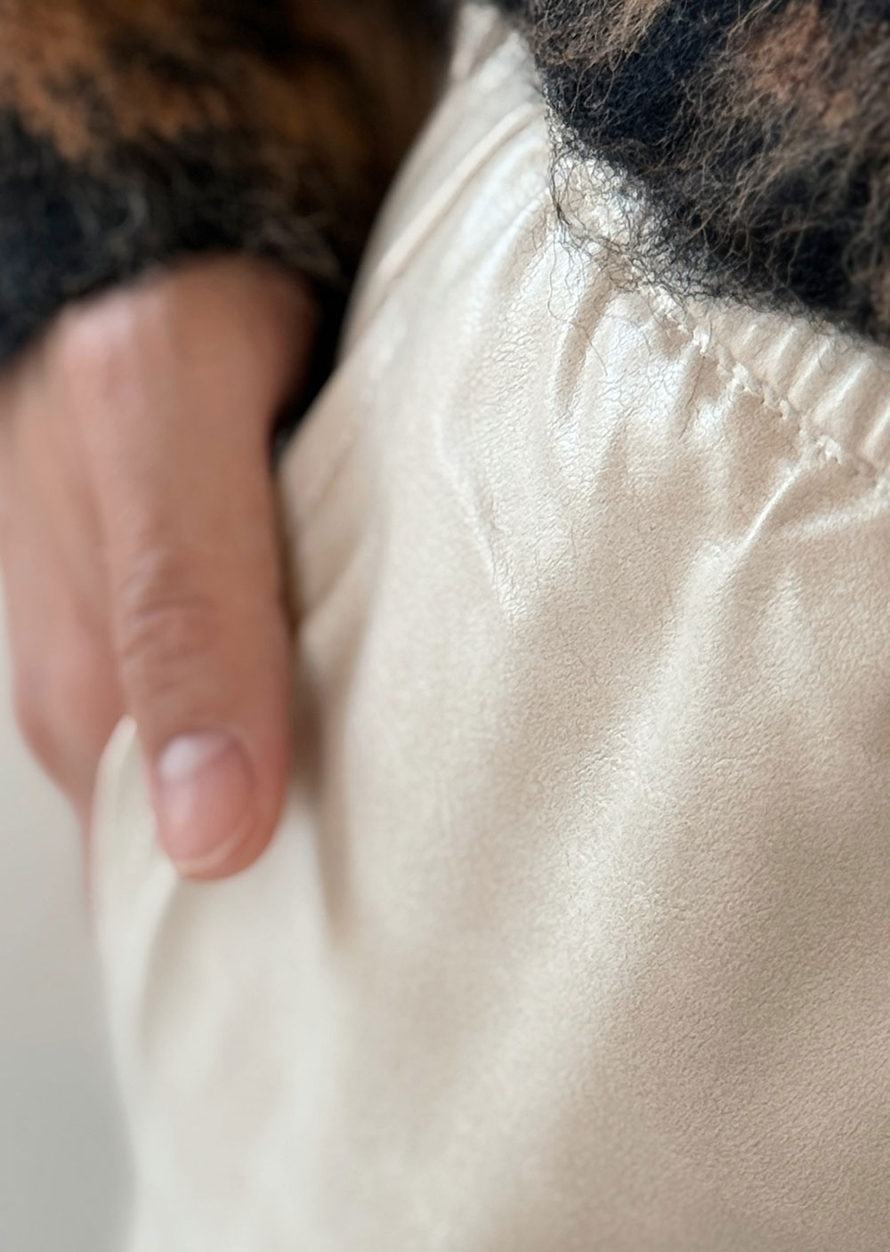 鞣紋皮革鬆緊萬能褲6