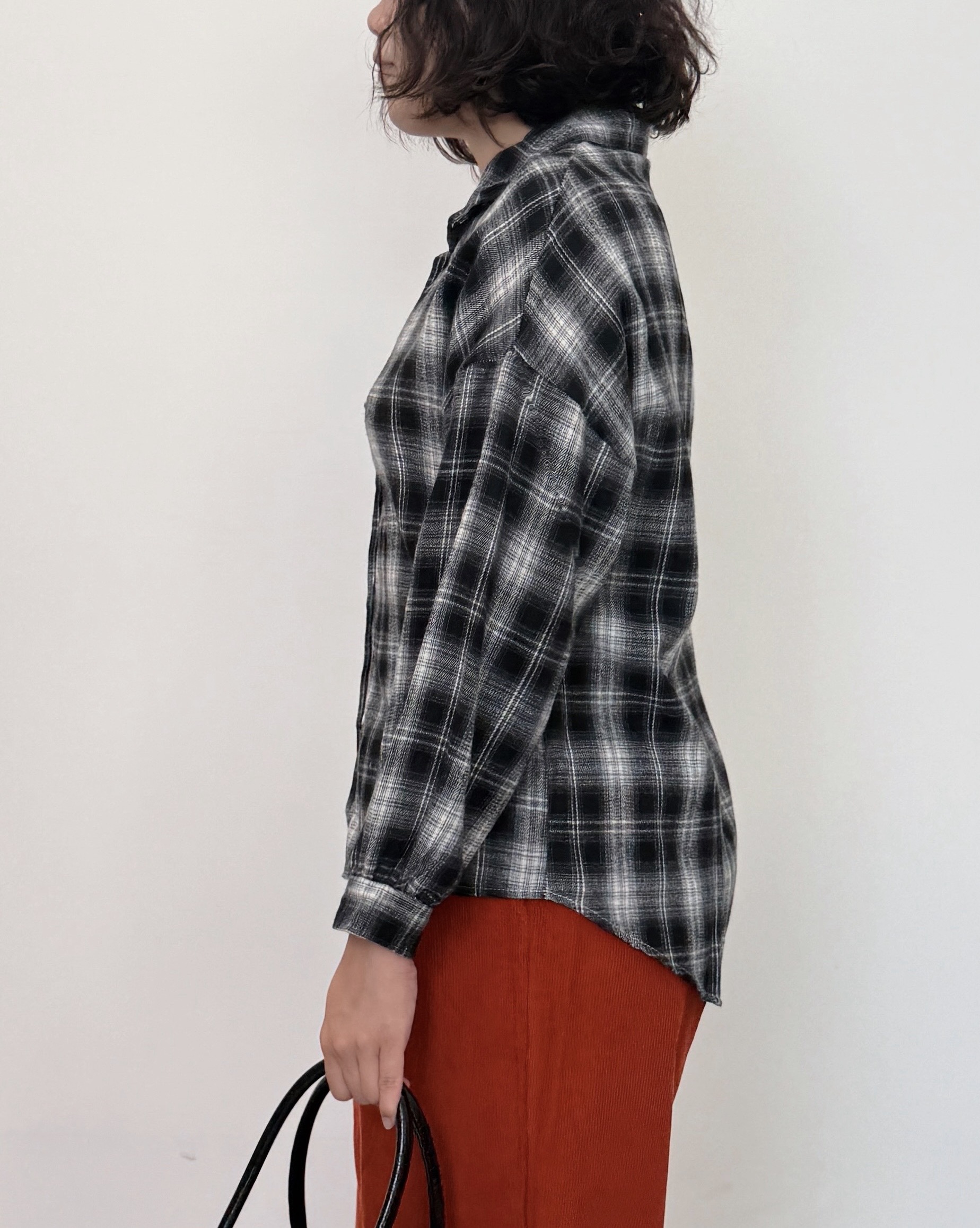 磨毛格紋襯衫-黑白4