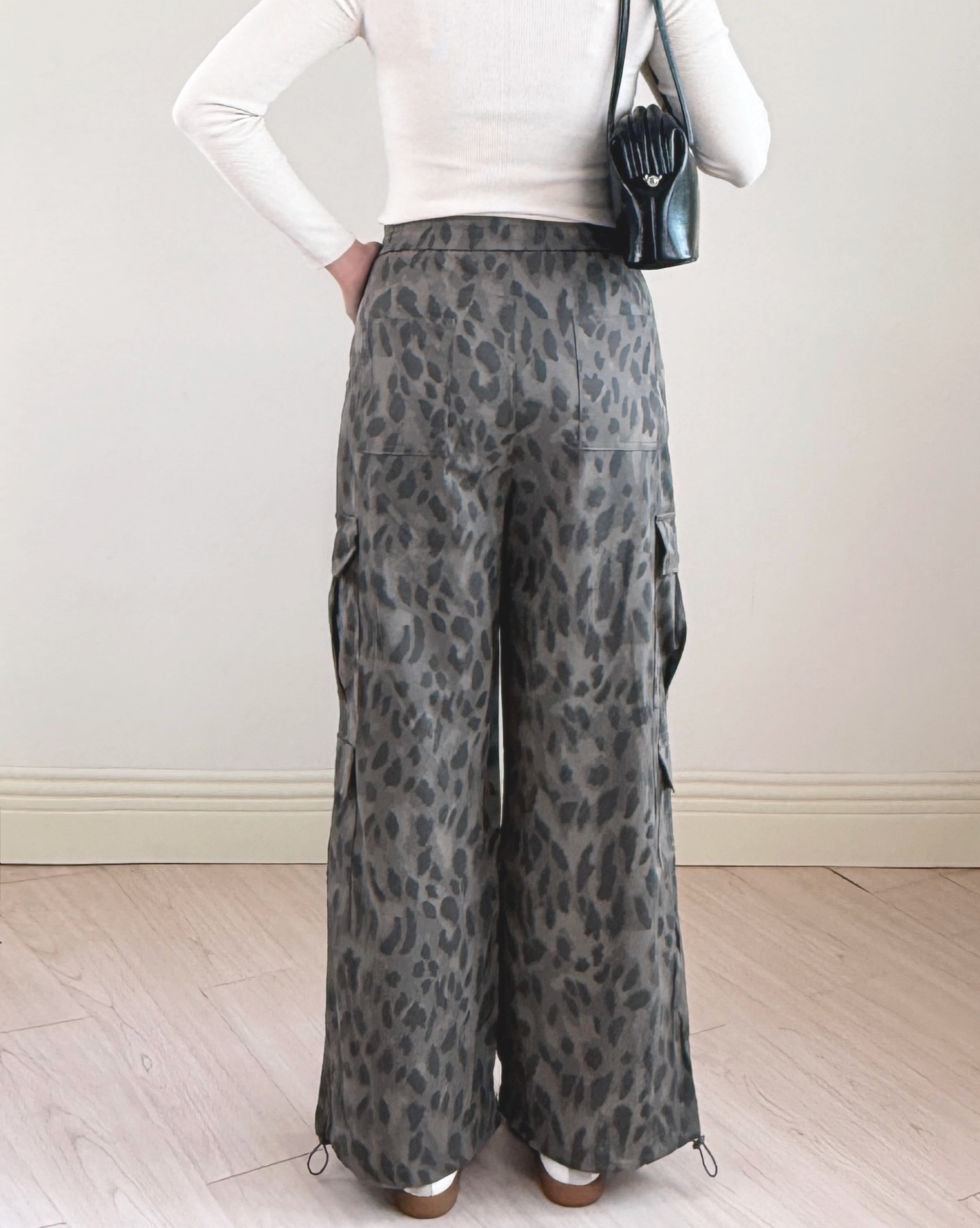 時髦豹紋工裝褲3