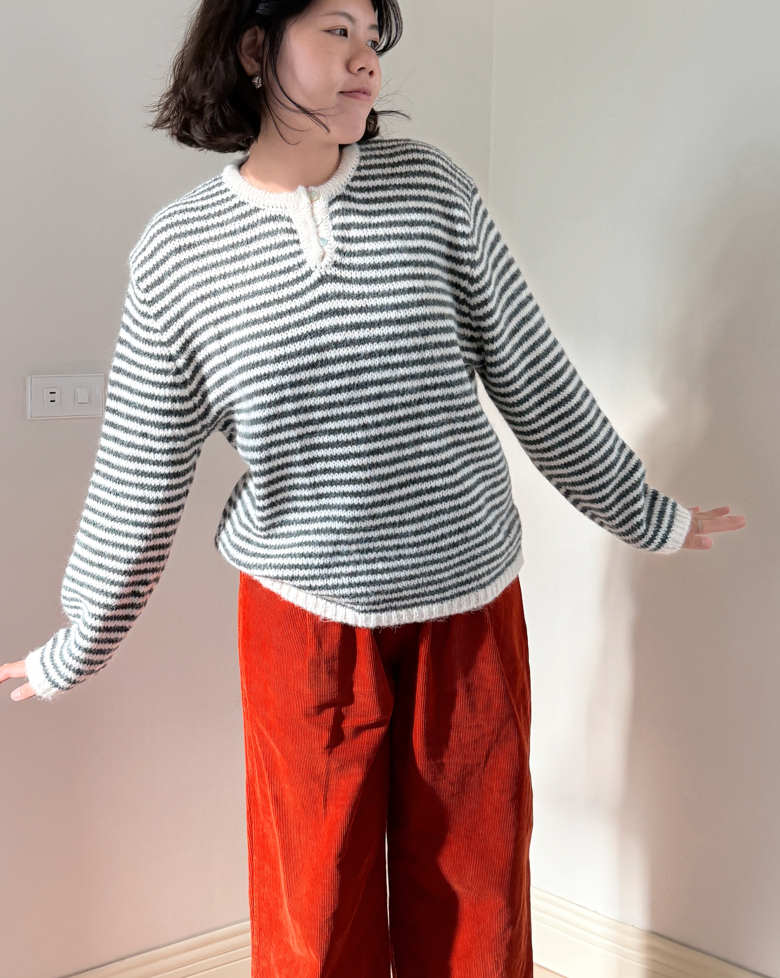 霧絨條紋毛衣-黑3