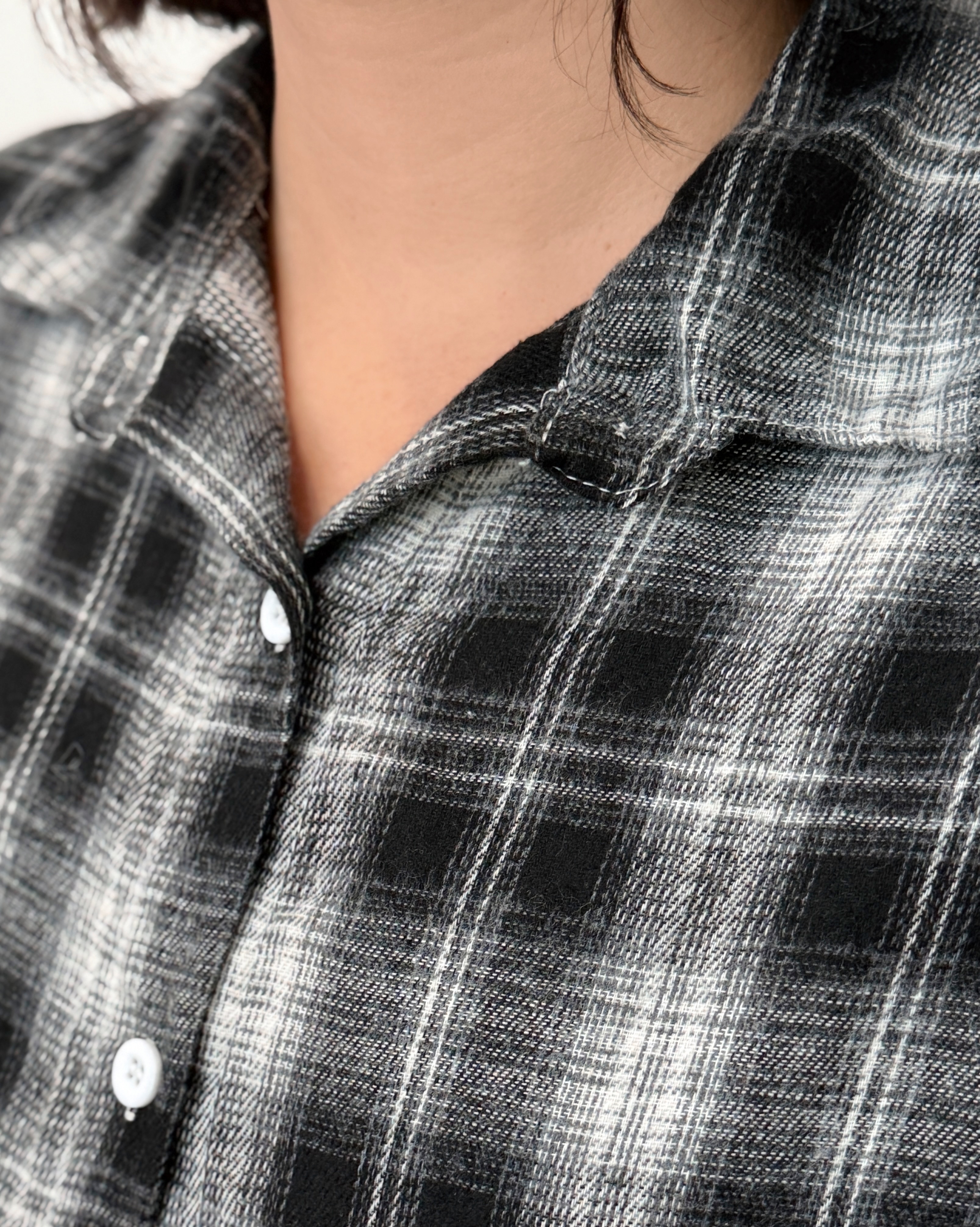 磨毛格紋襯衫-黑白5