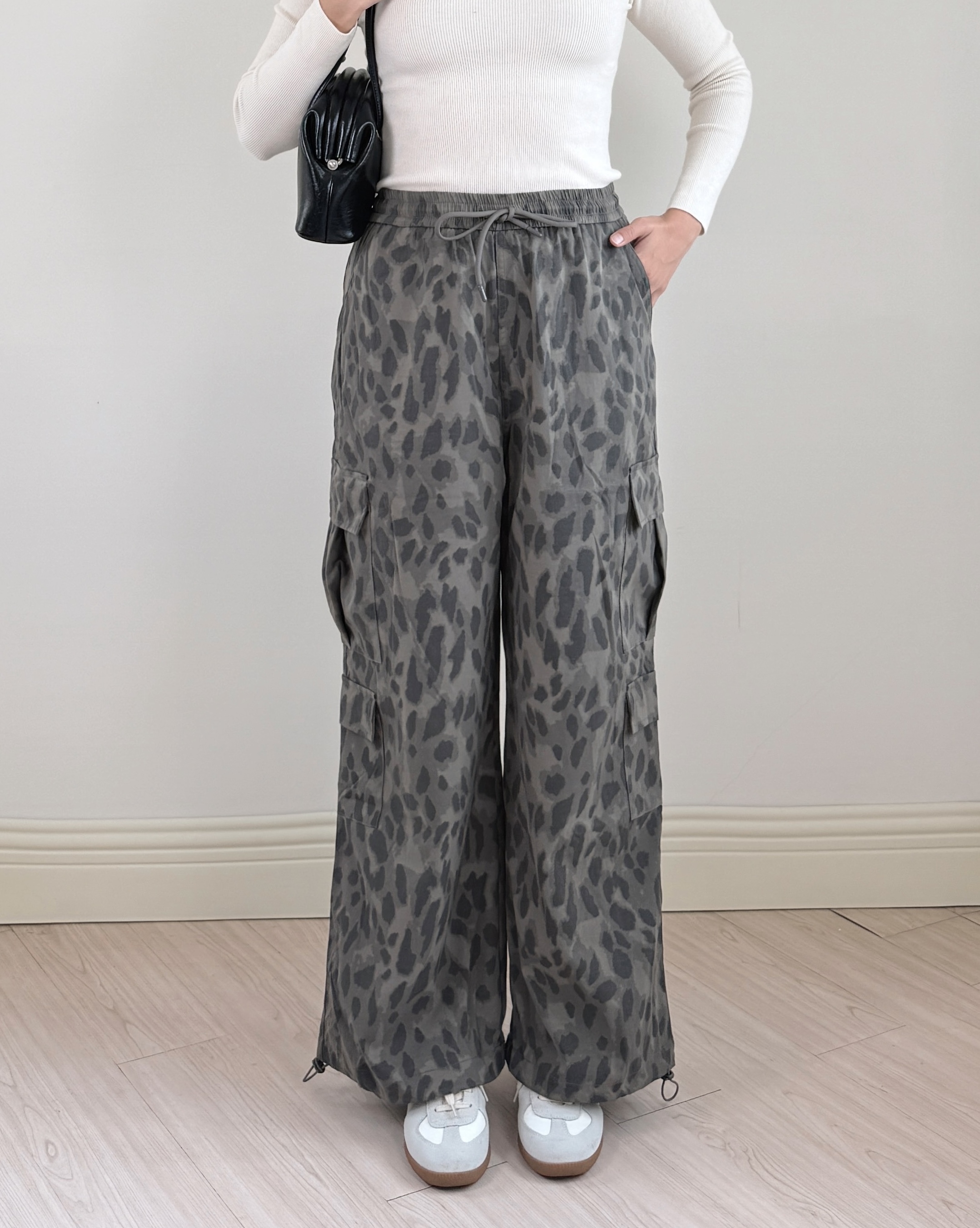 時髦豹紋工裝褲