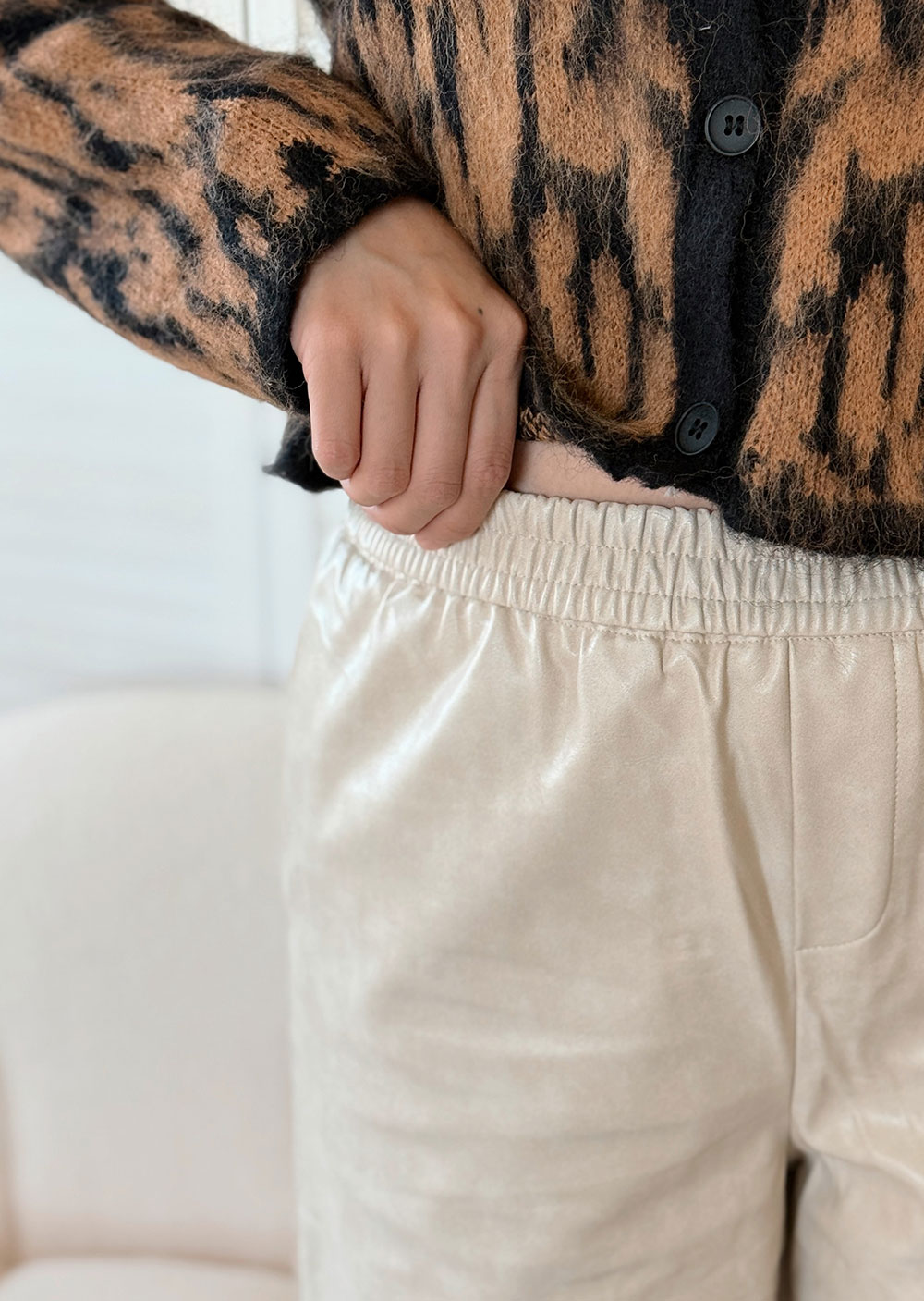 鞣紋皮革鬆緊萬能褲4