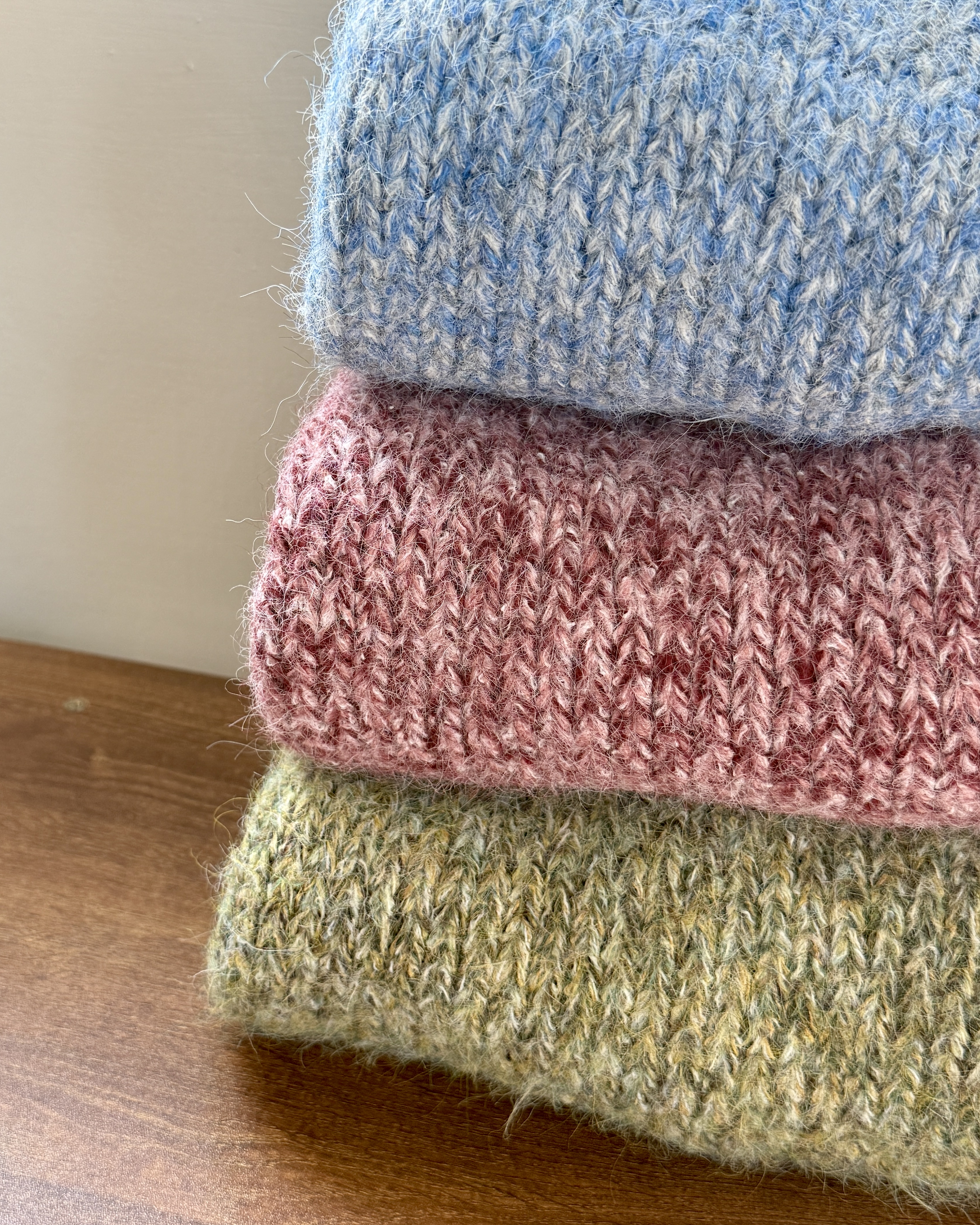 V領花紗羊毛衣-莓粉10