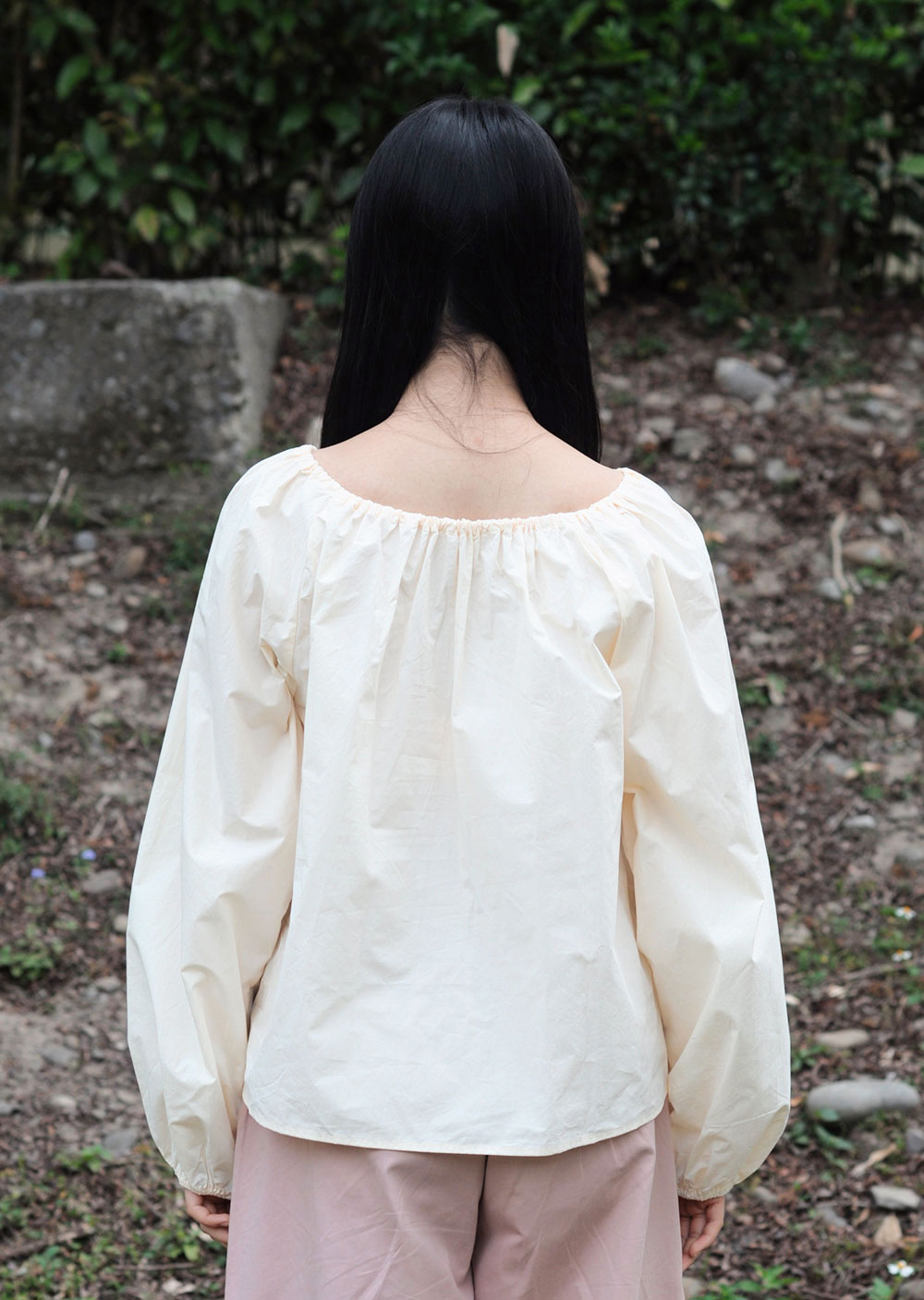 純棉抽繩褶皺上衣7