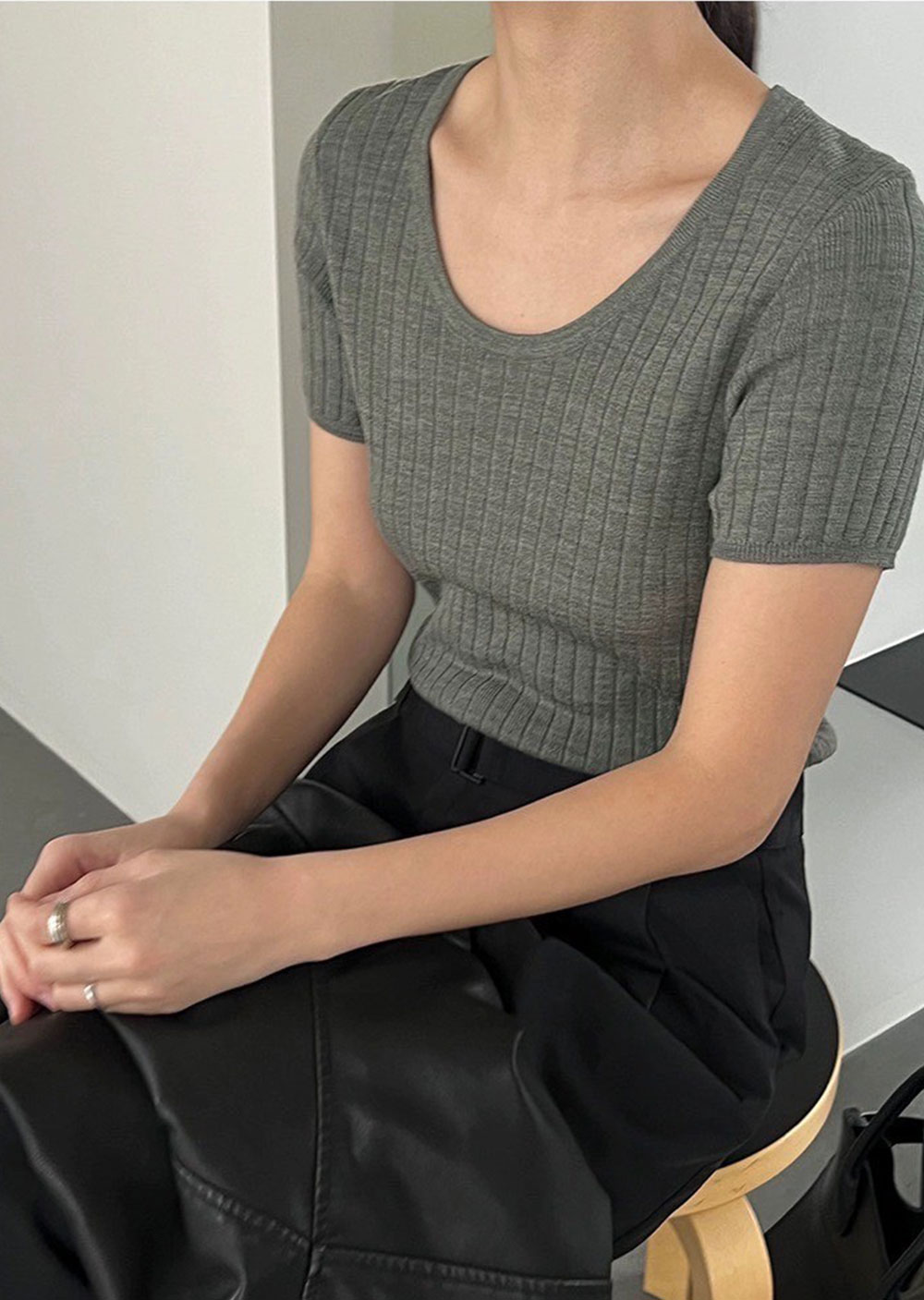 U領質感坑條針織衫5