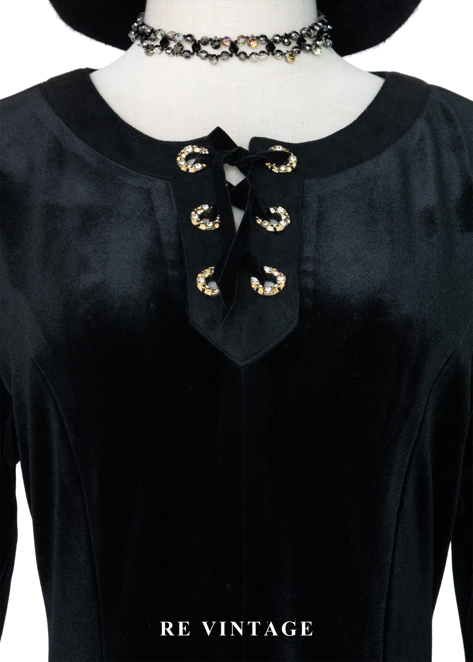 宮廷中優雅叛逆黑絨蕾絲洋裝5