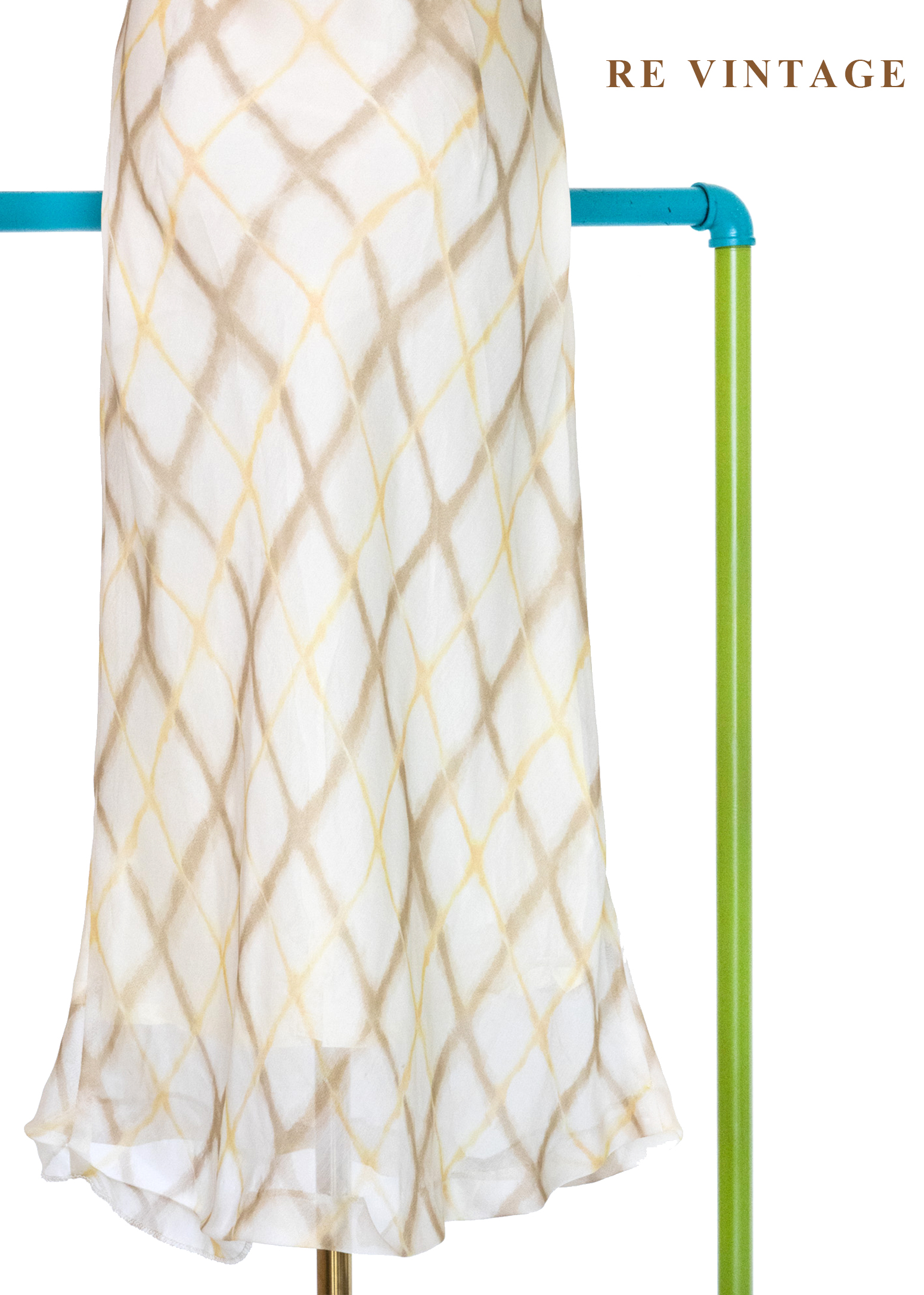 奶油雲階菱格紋氣質洋裝10