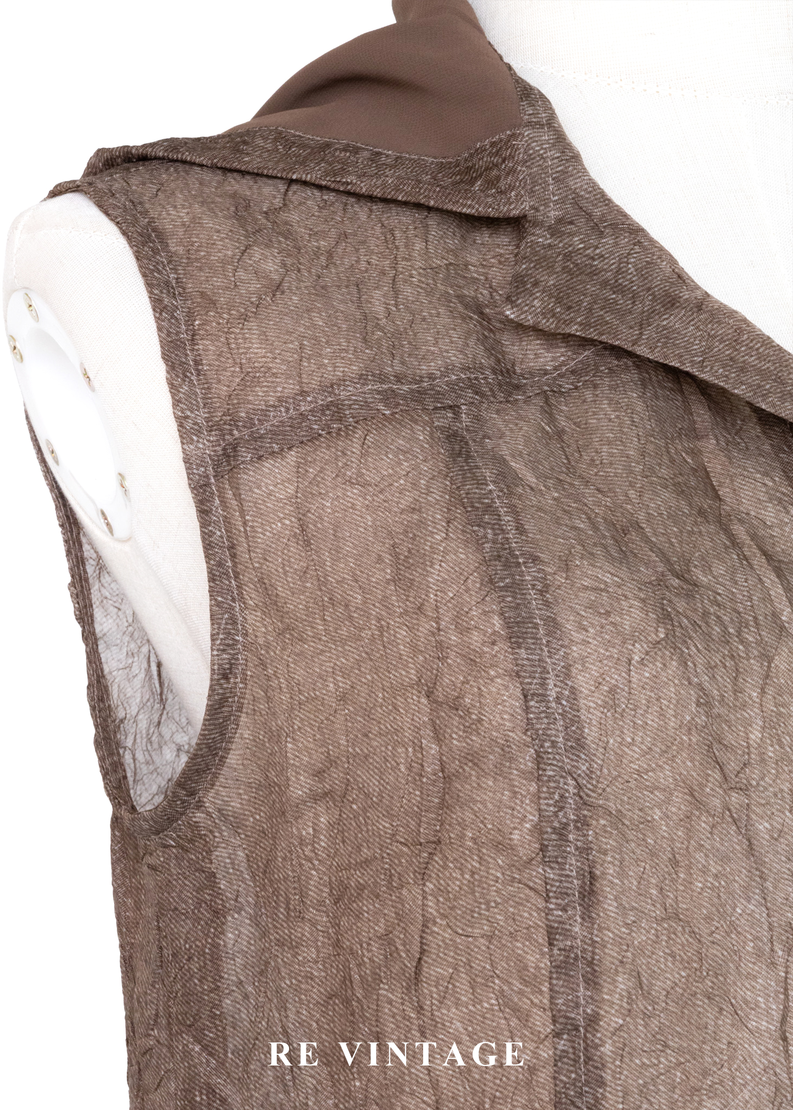 地質探險家壓褶連帽背心4