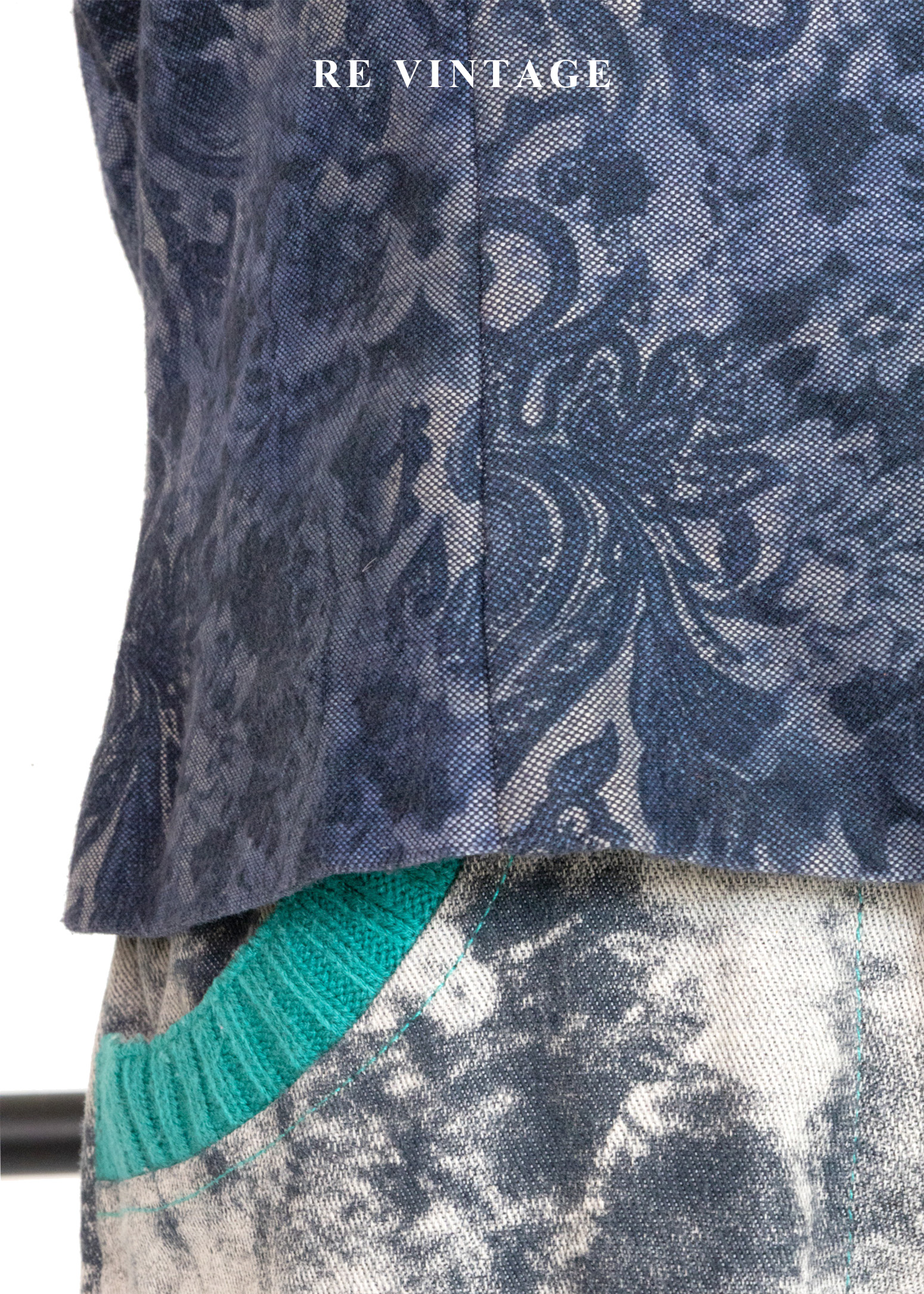 典雅墨藍色壓花圖騰上衣6