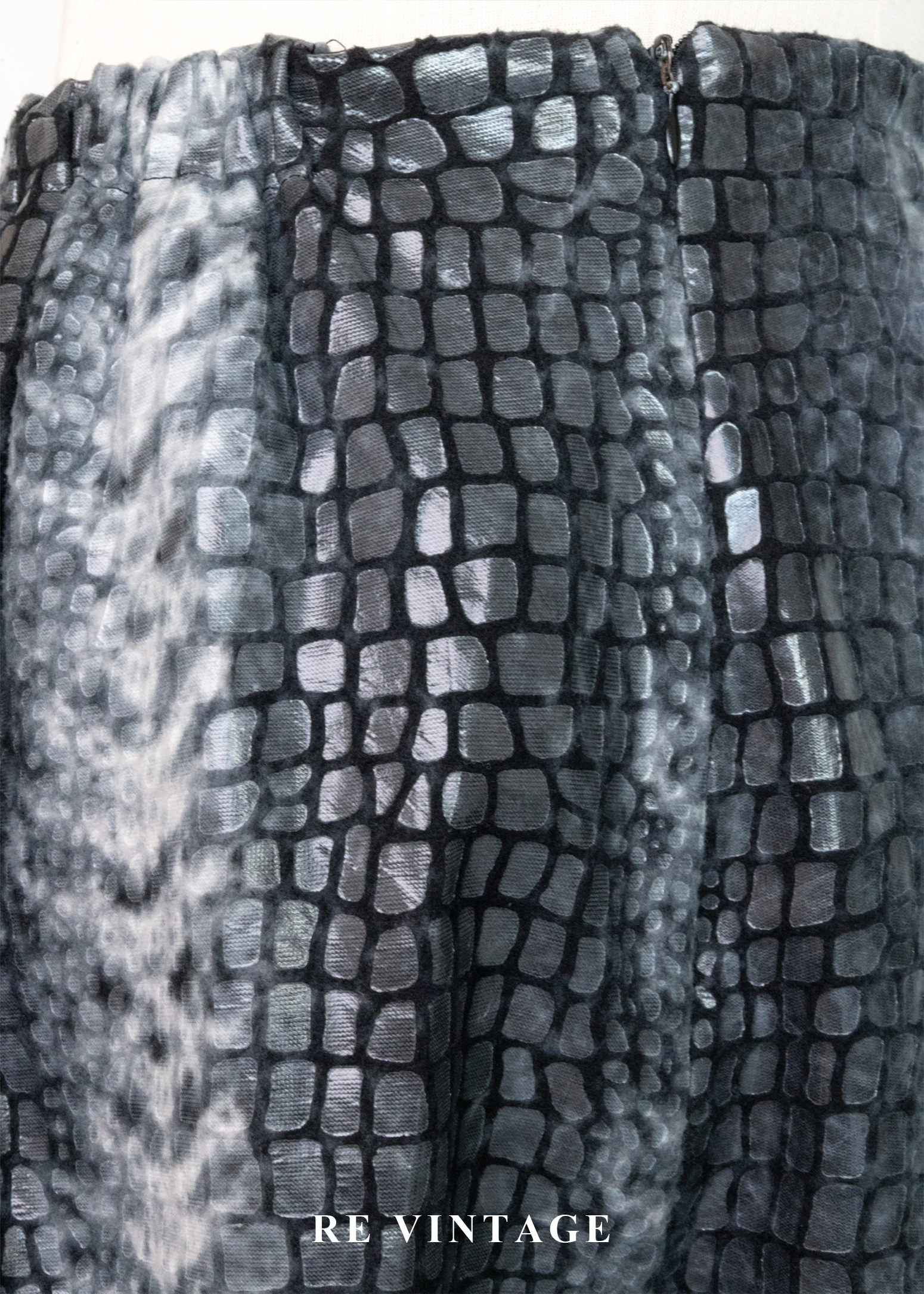 銀灰鱗紋質感冷冽高腰長褲(26-32")13