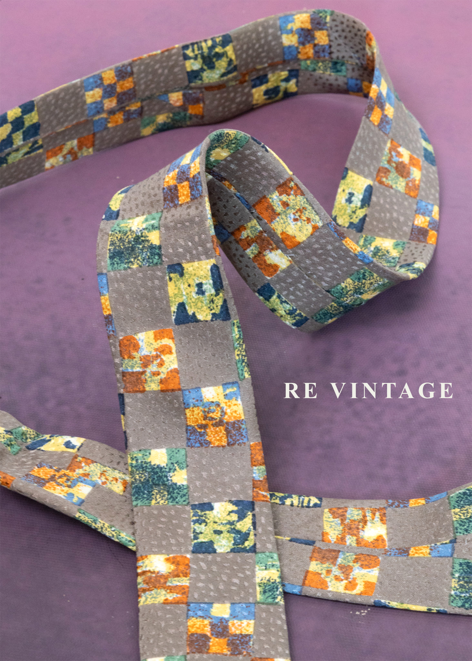 灰色世界裡の彩色方塊領帶2