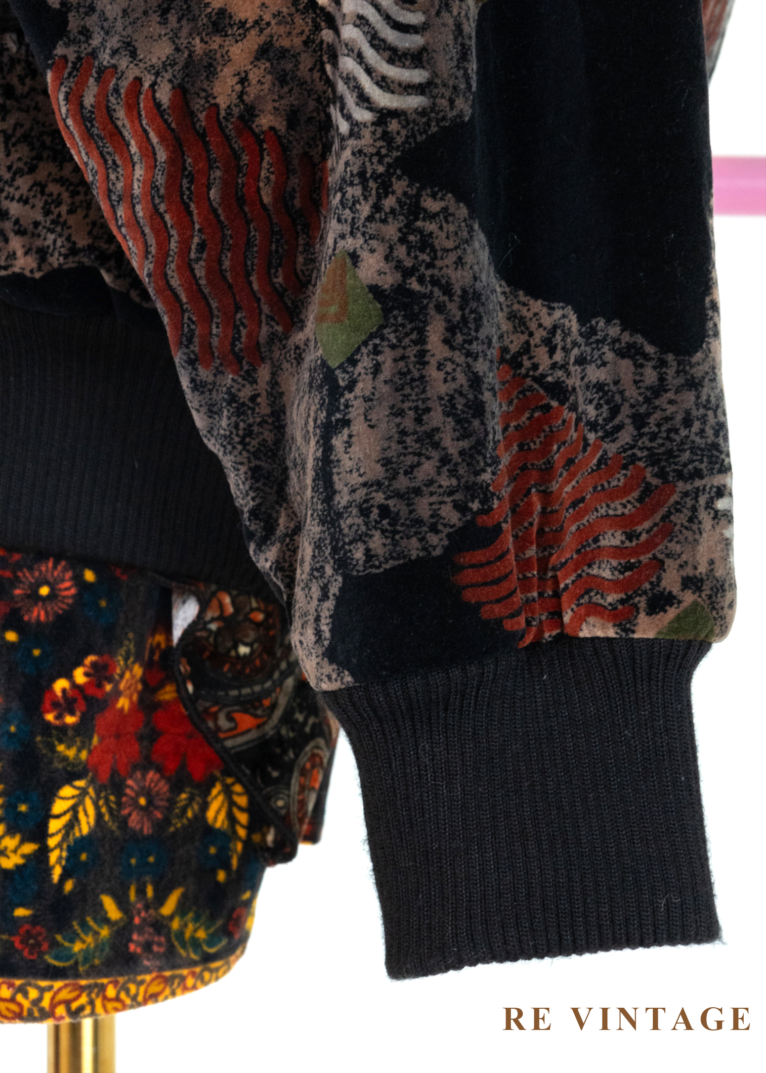 暗色拼貼圖騰藝術感絨布外套16