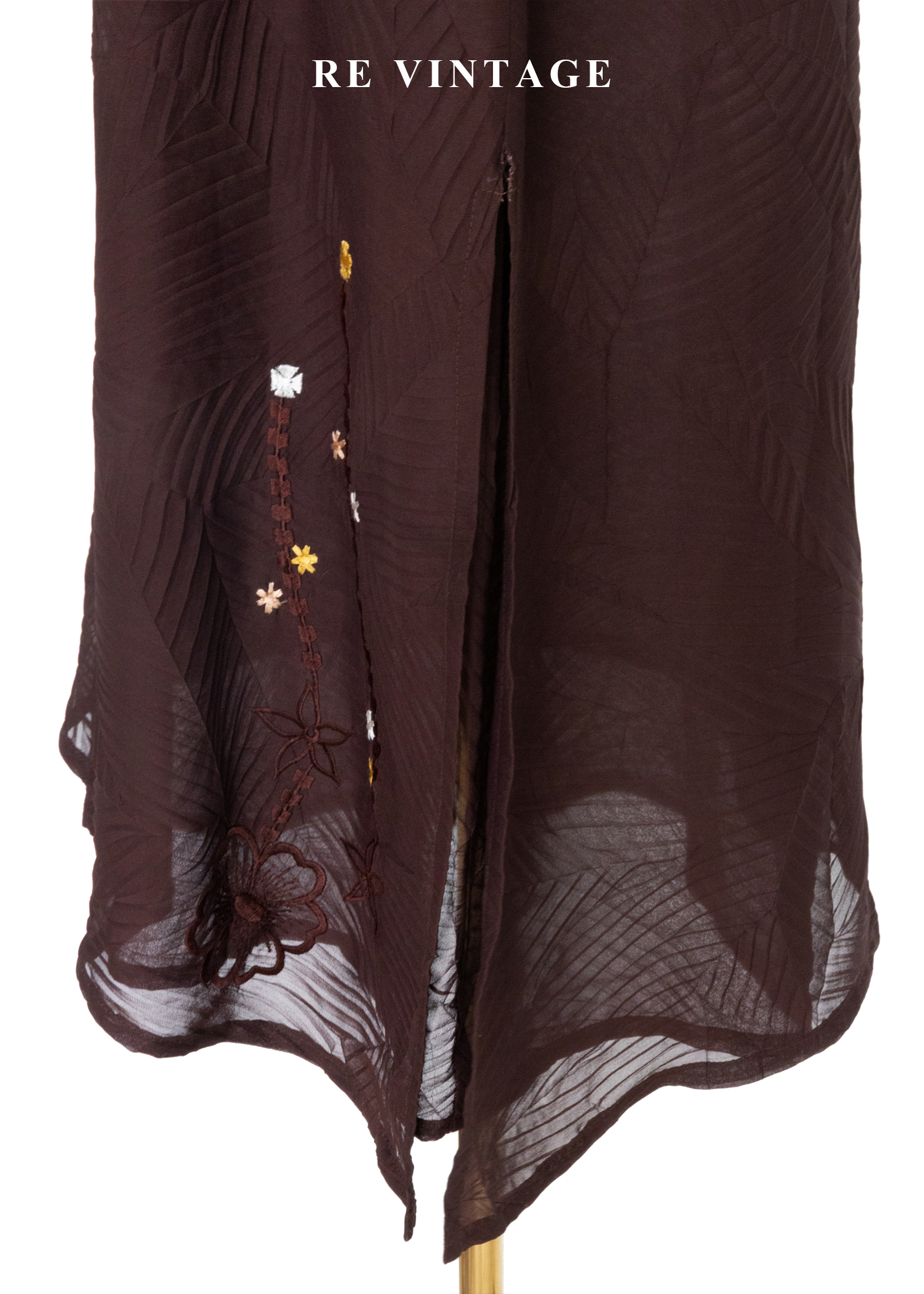 煙燻棕交錯壓印紋理細肩帶長洋裝9