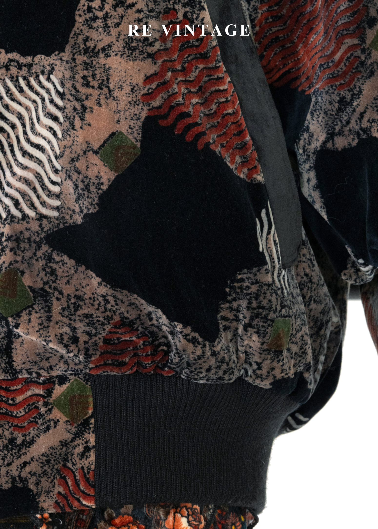 暗色拼貼圖騰藝術感絨布外套9