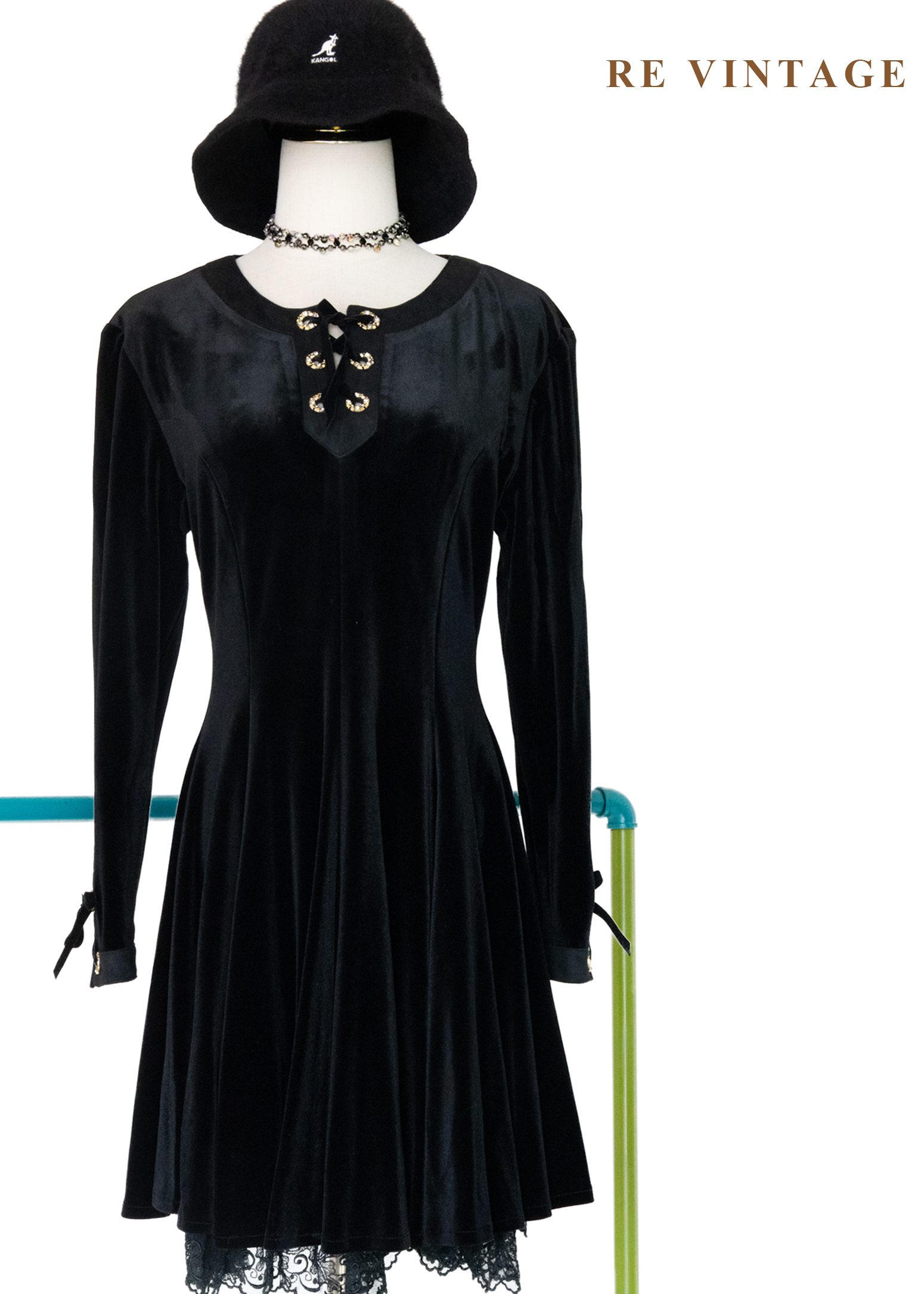 宮廷中優雅叛逆黑絨蕾絲洋裝1