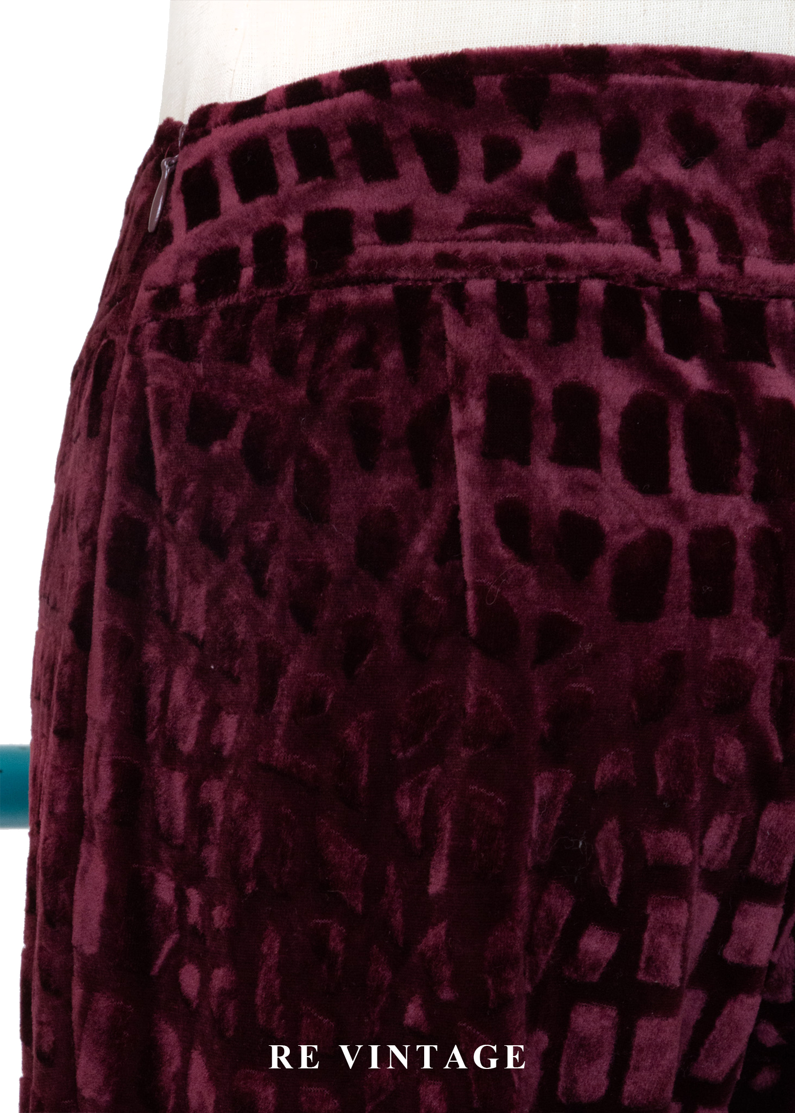 莓果色雕紋紋理絨布長褲(25")12